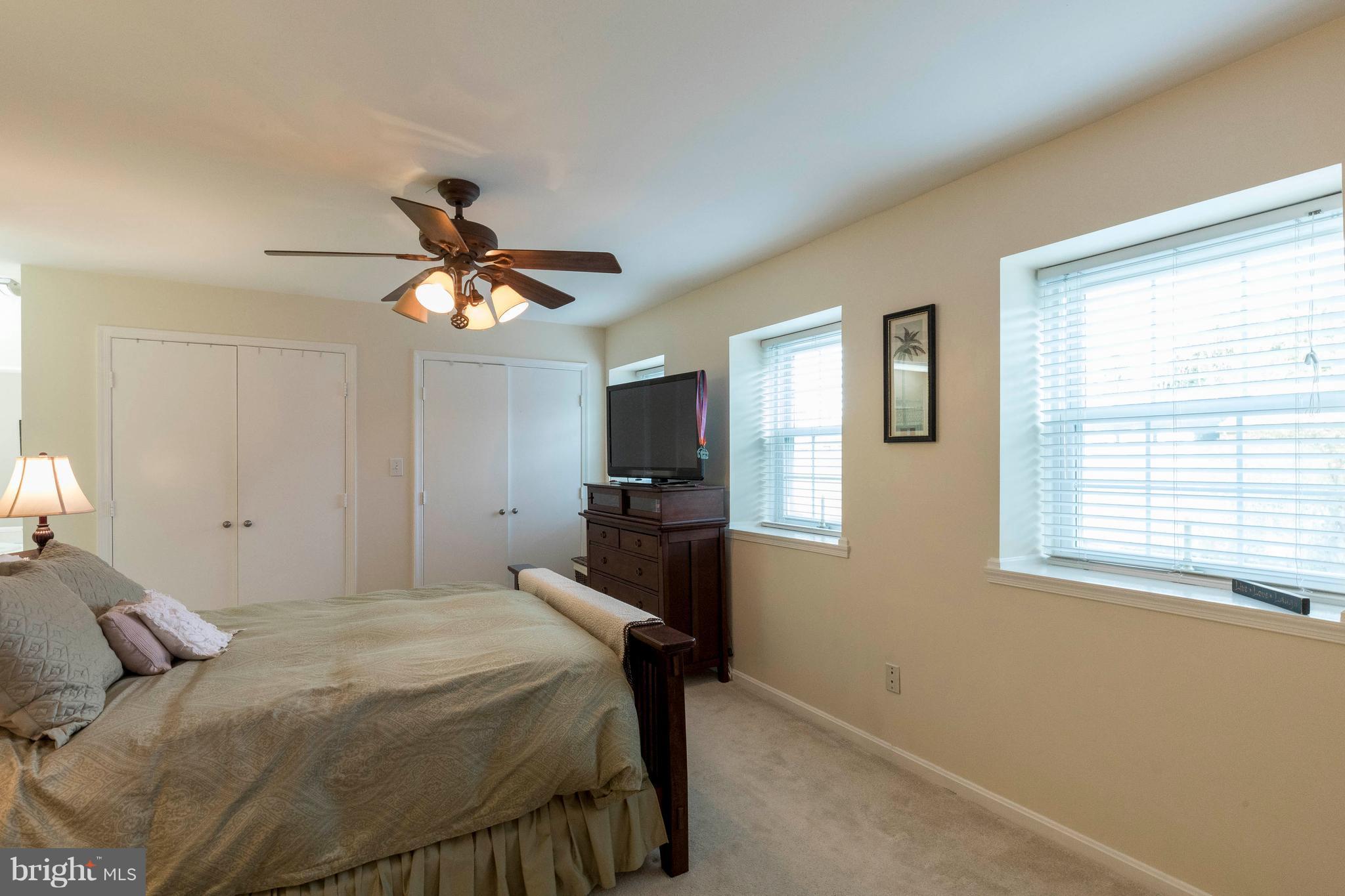 HAMPTON COURT - Residential