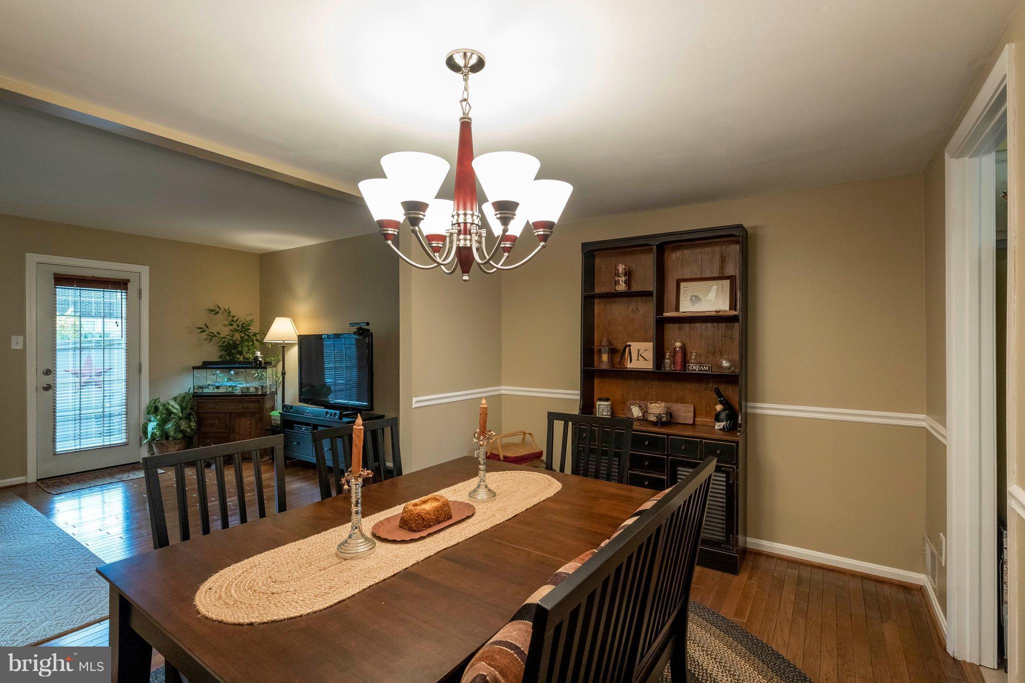 HAMPTON COURT - Residential