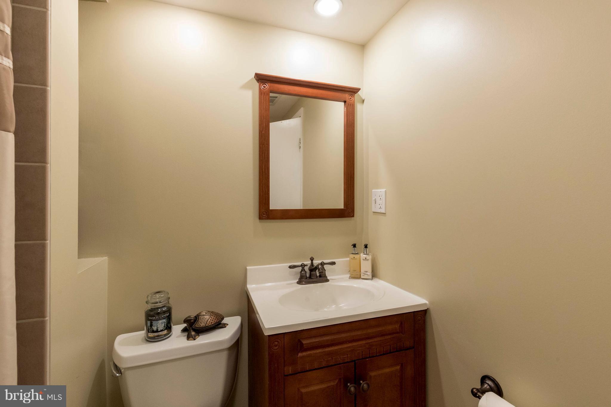 HAMPTON COURT - Residential