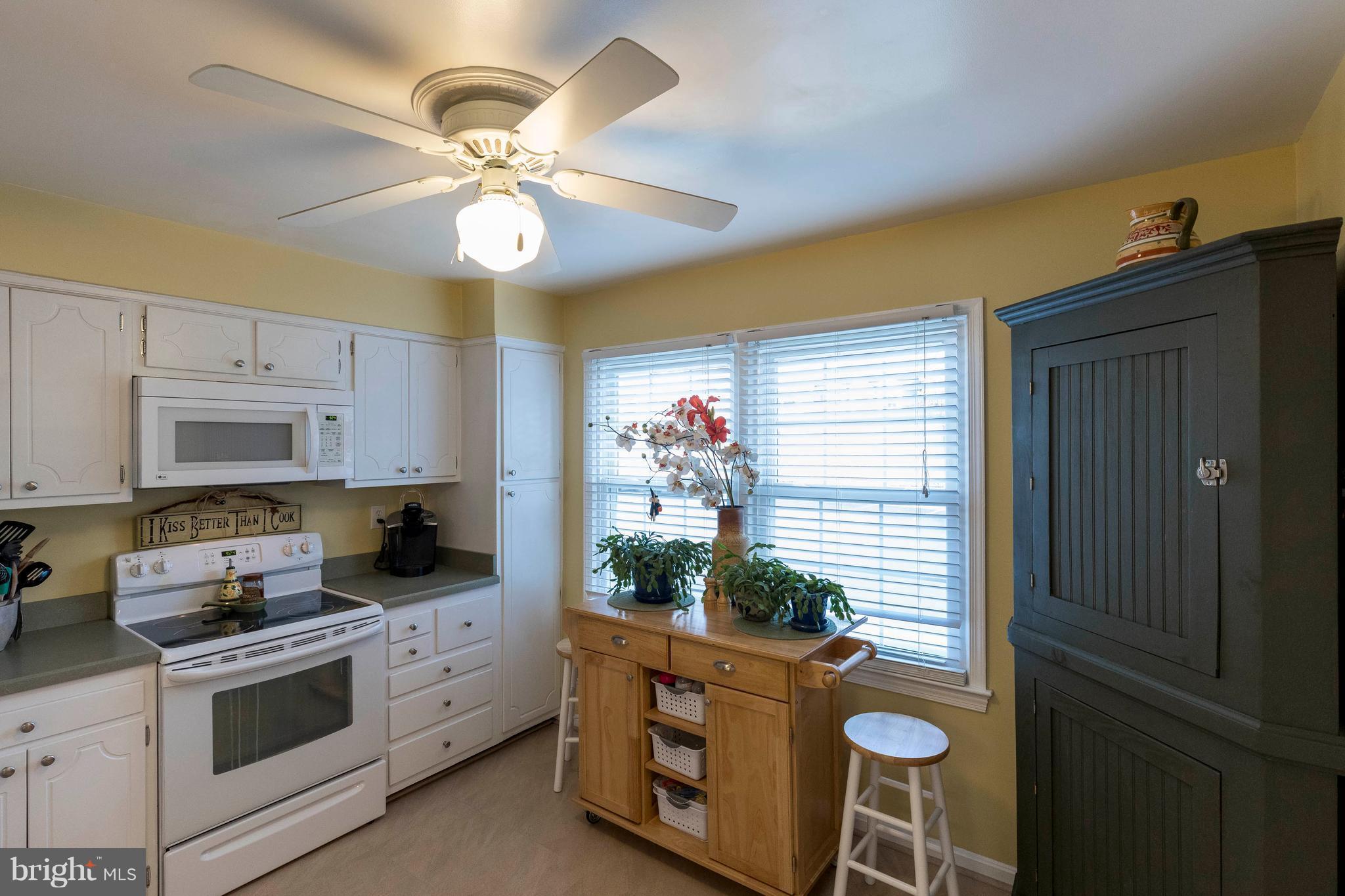 HAMPTON COURT - Residential