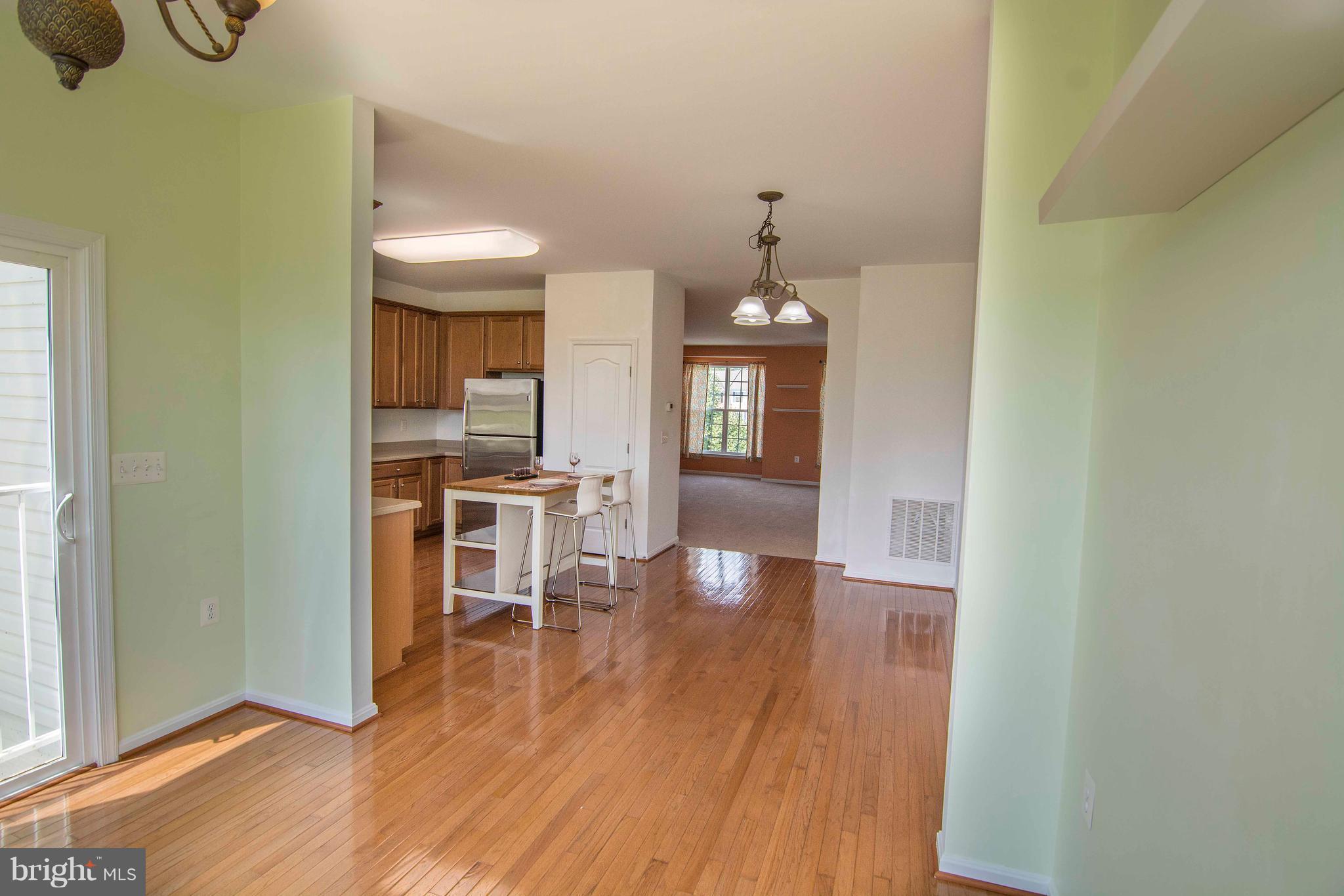 COLONIAL HILLS - Residential