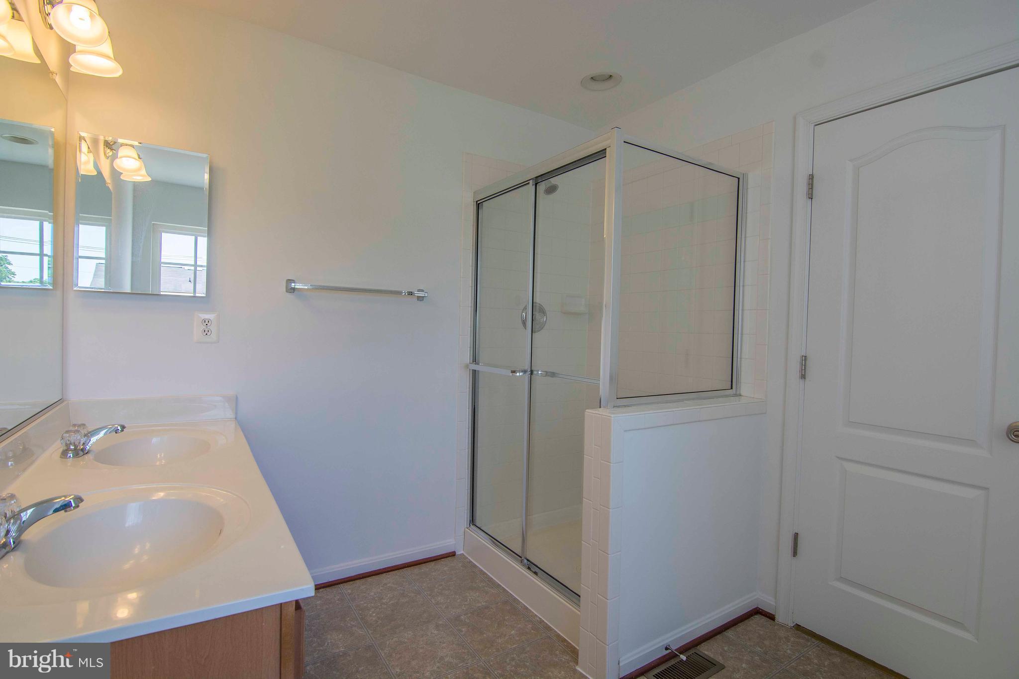 COLONIAL HILLS - Residential