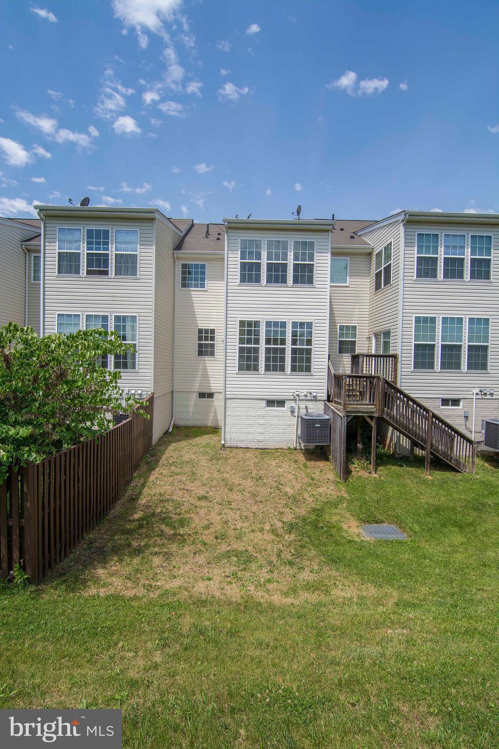 COLONIAL HILLS - Residential