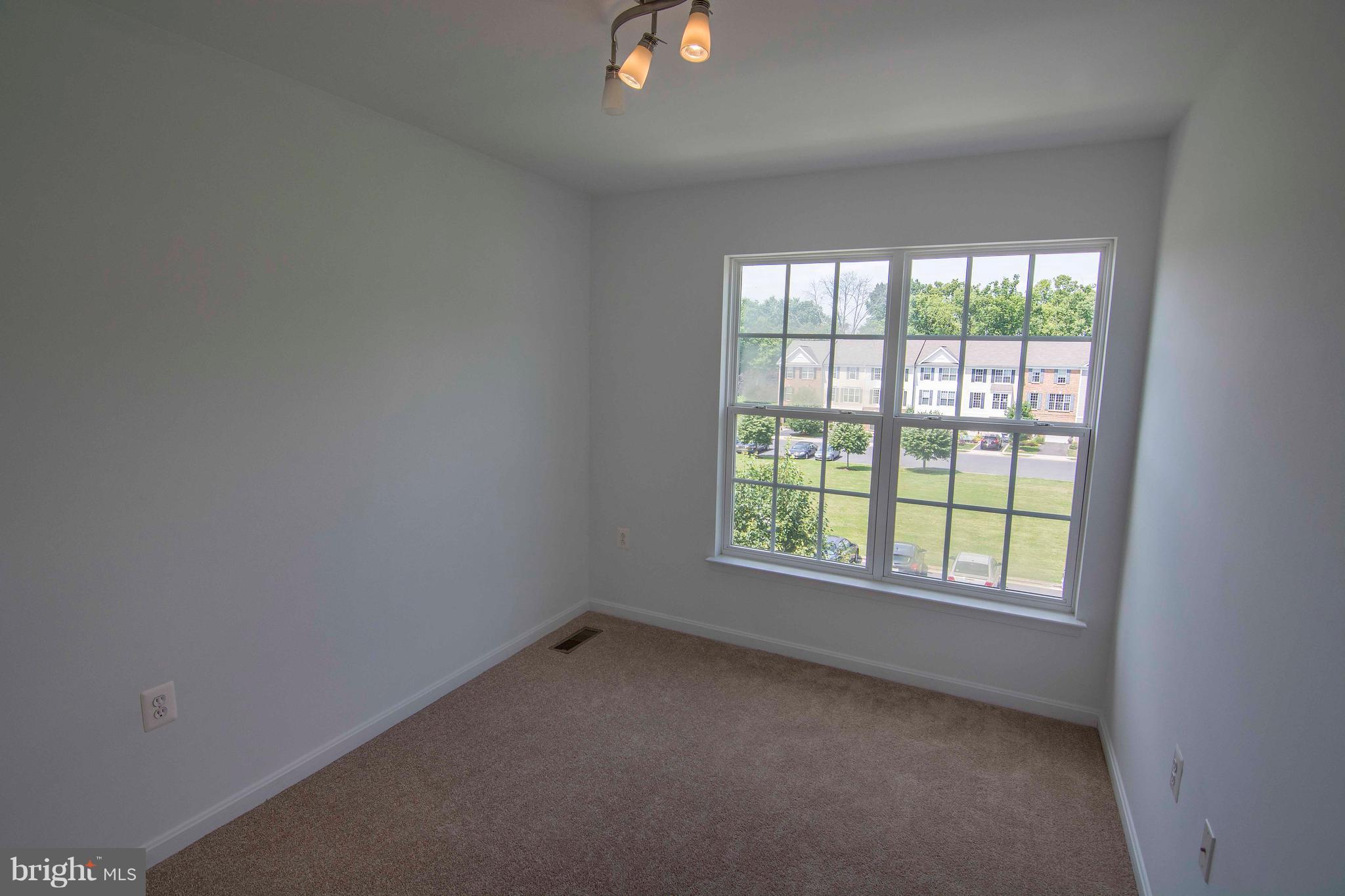 COLONIAL HILLS - Residential