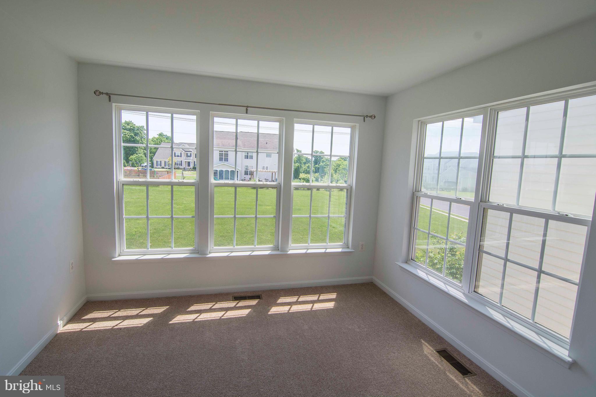 COLONIAL HILLS - Residential