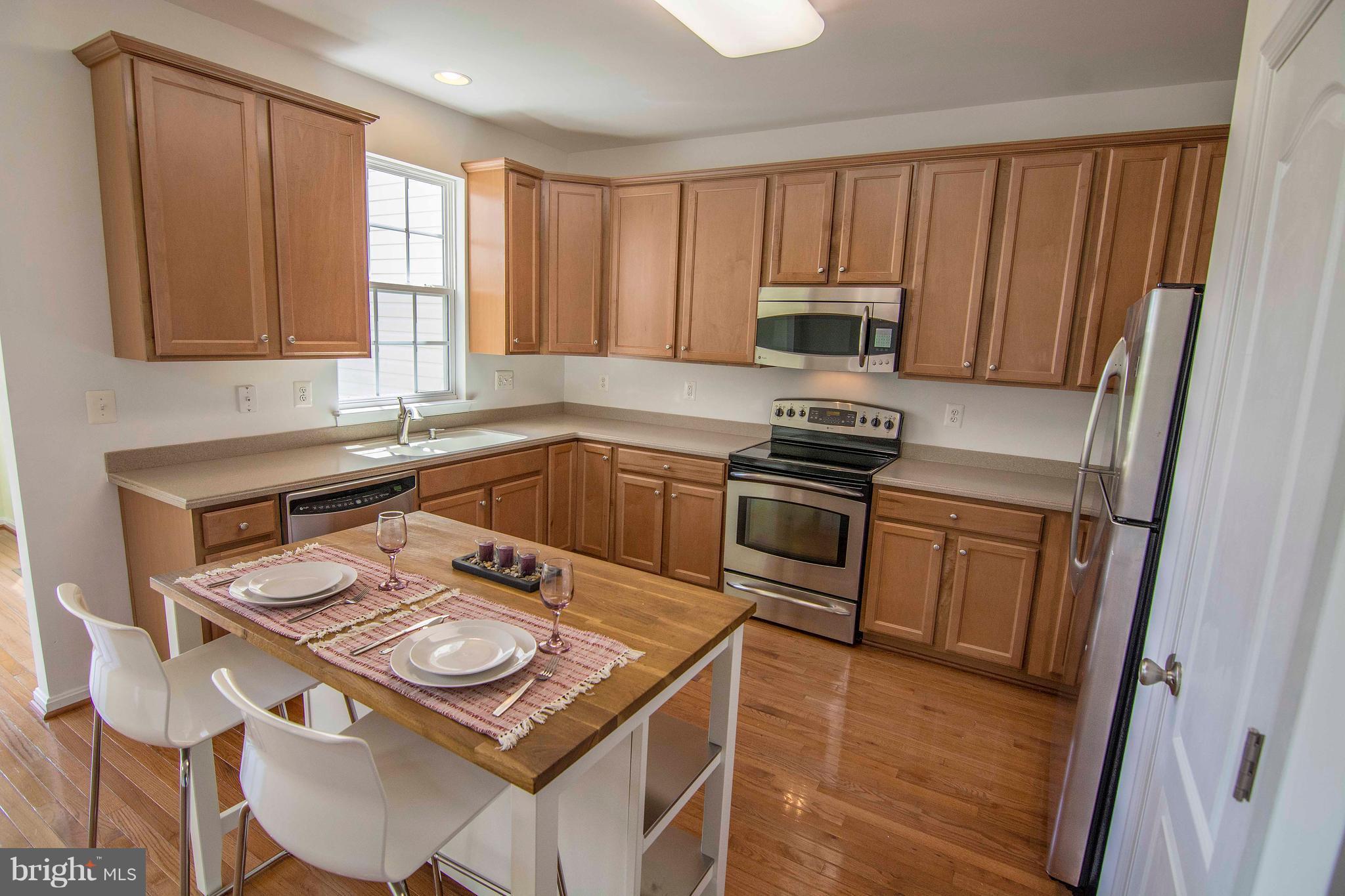 COLONIAL HILLS - Residential