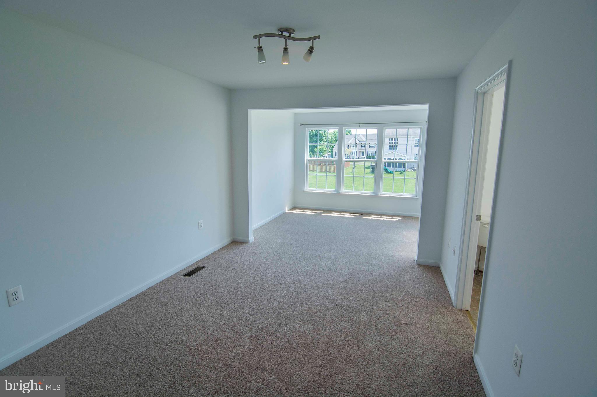 COLONIAL HILLS - Residential