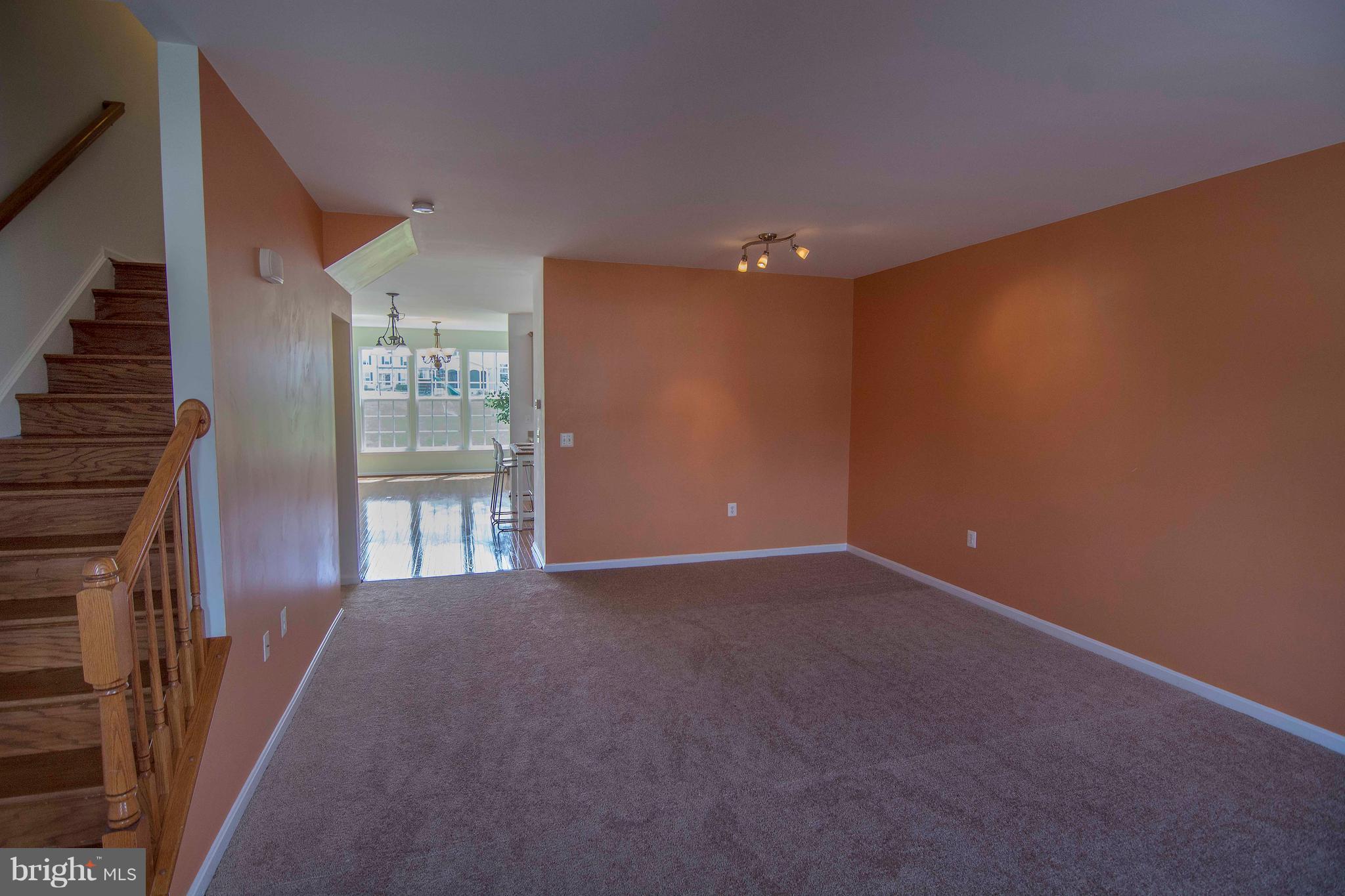 COLONIAL HILLS - Residential