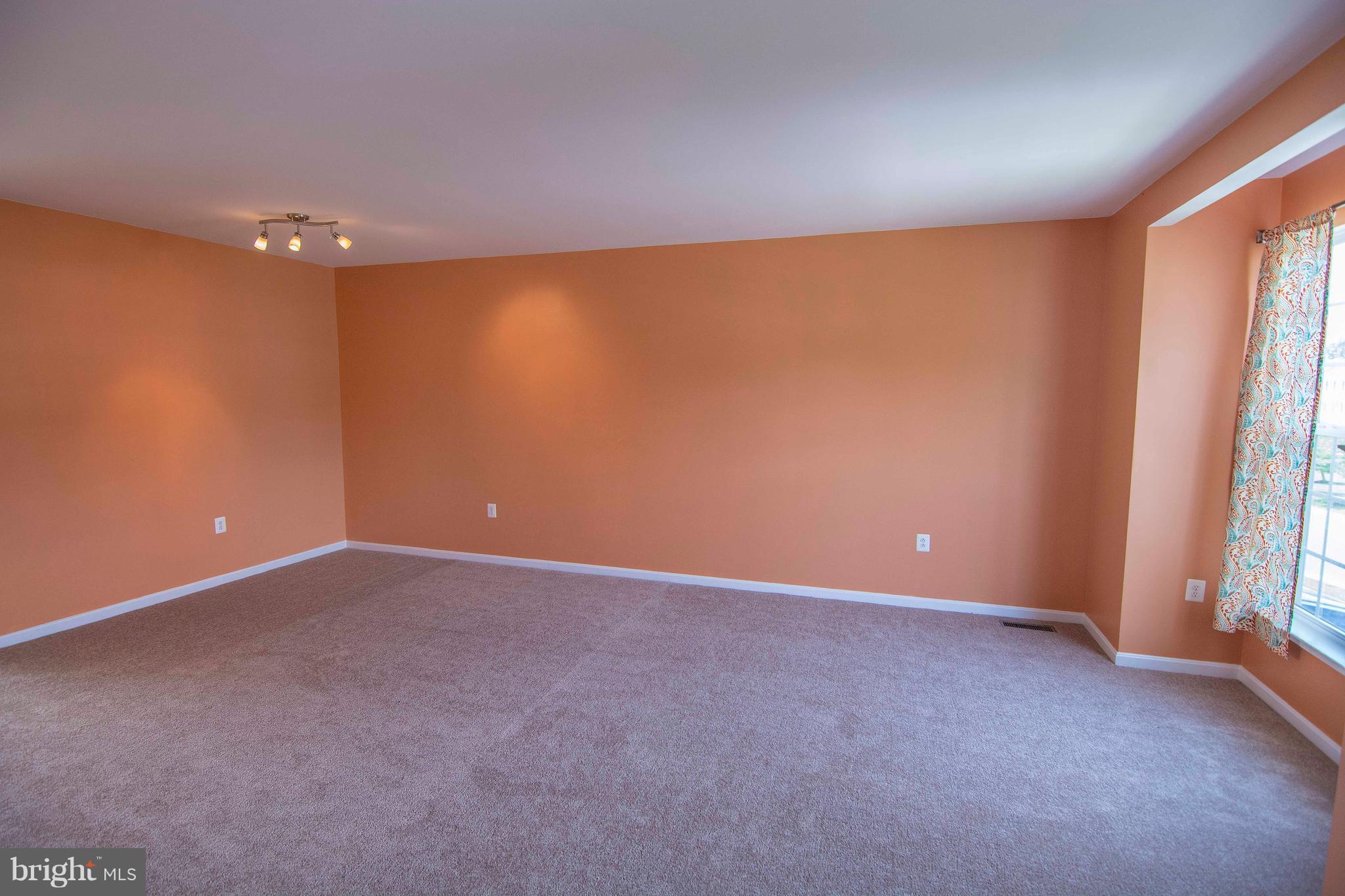 COLONIAL HILLS - Residential