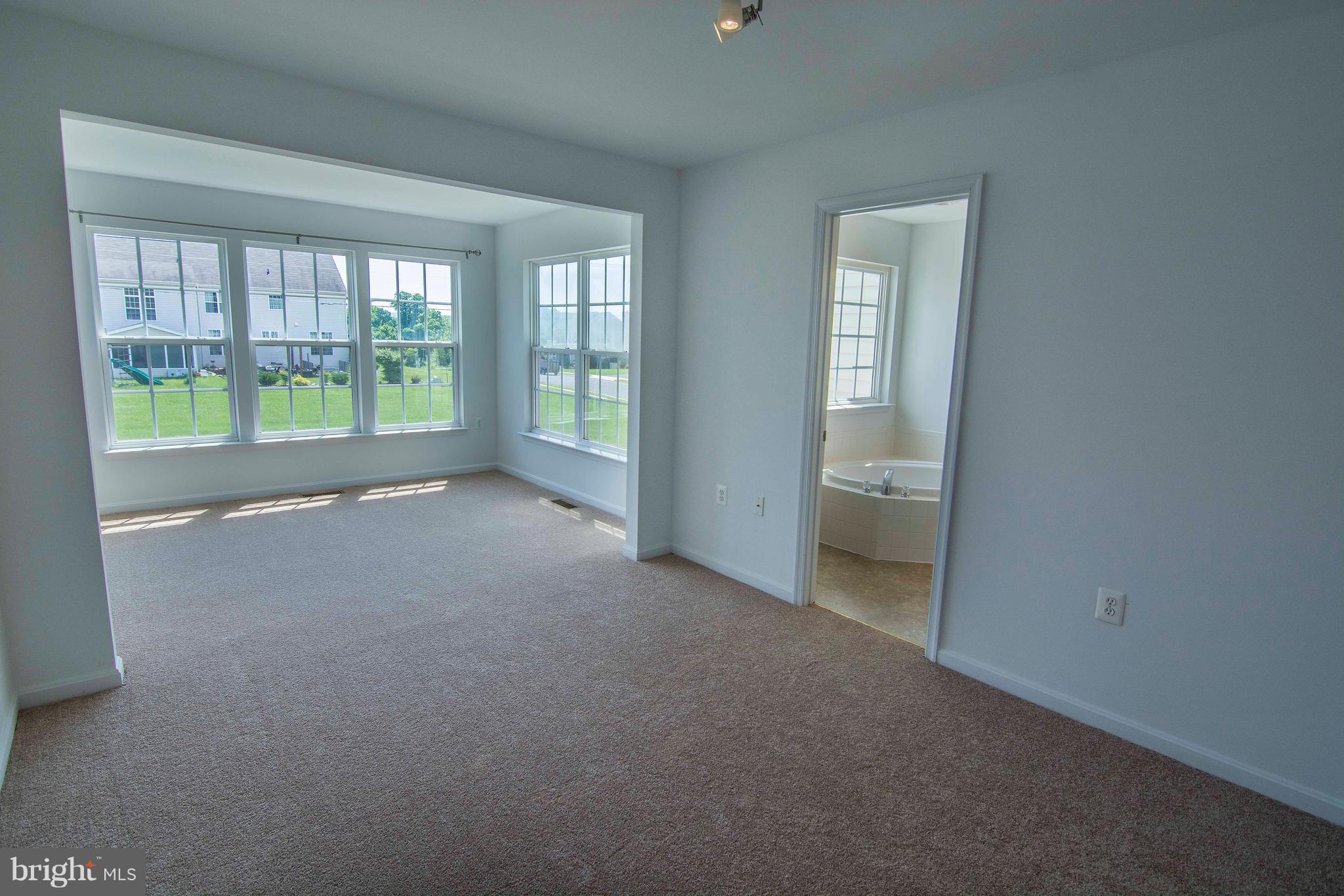 COLONIAL HILLS - Residential