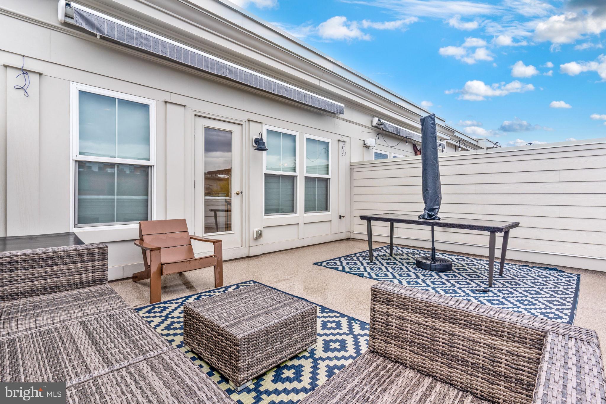 FOUR SEASONS - Residential Lease