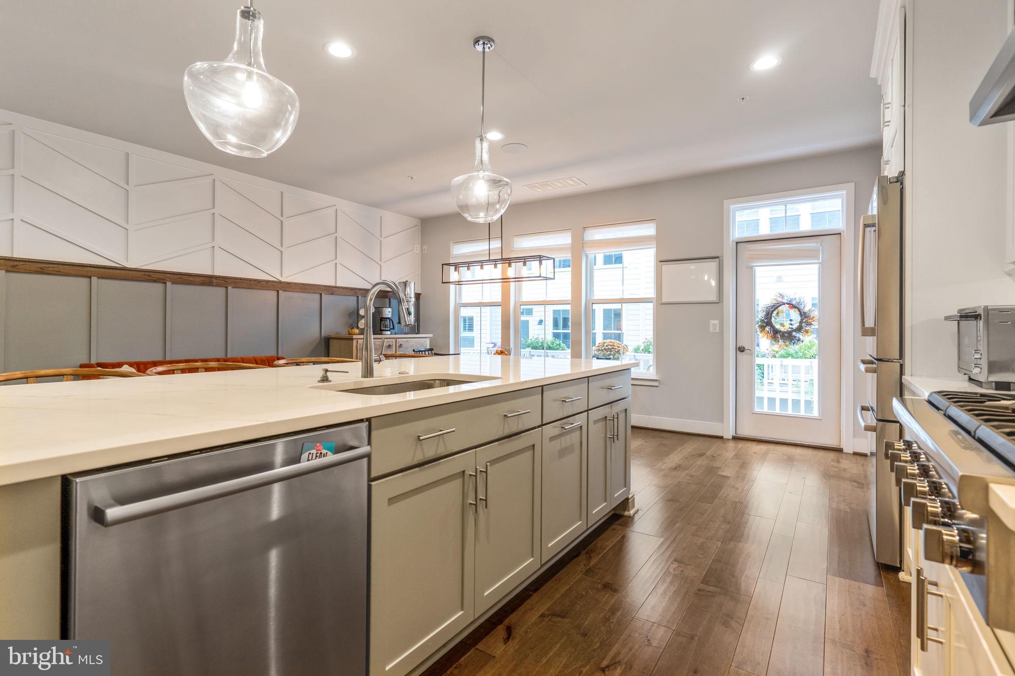 FOUR SEASONS - Residential Lease