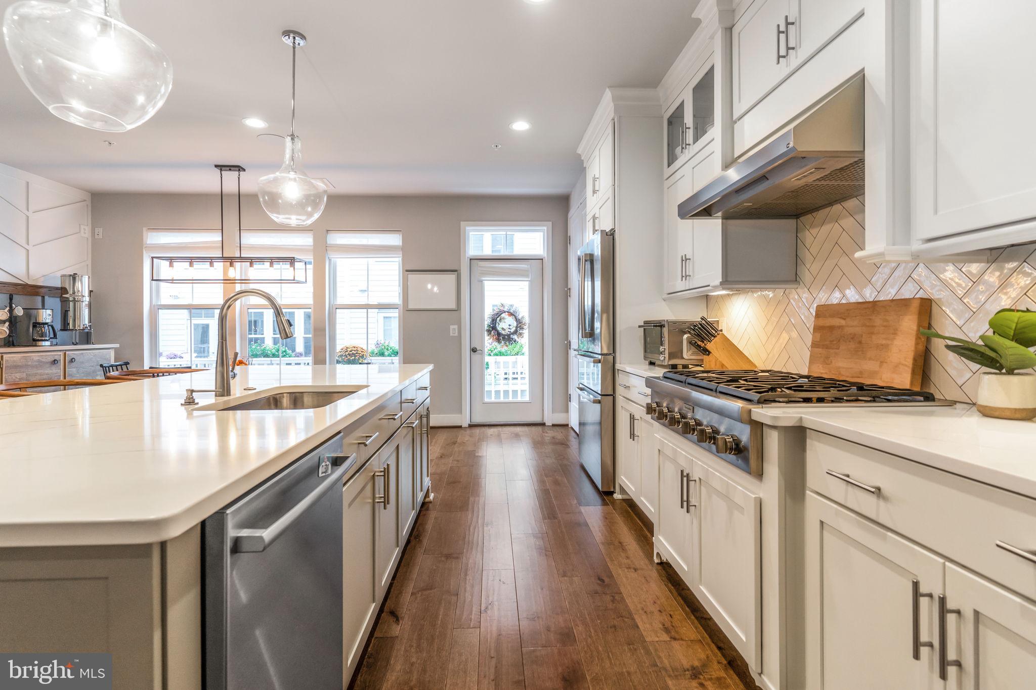 FOUR SEASONS - Residential Lease