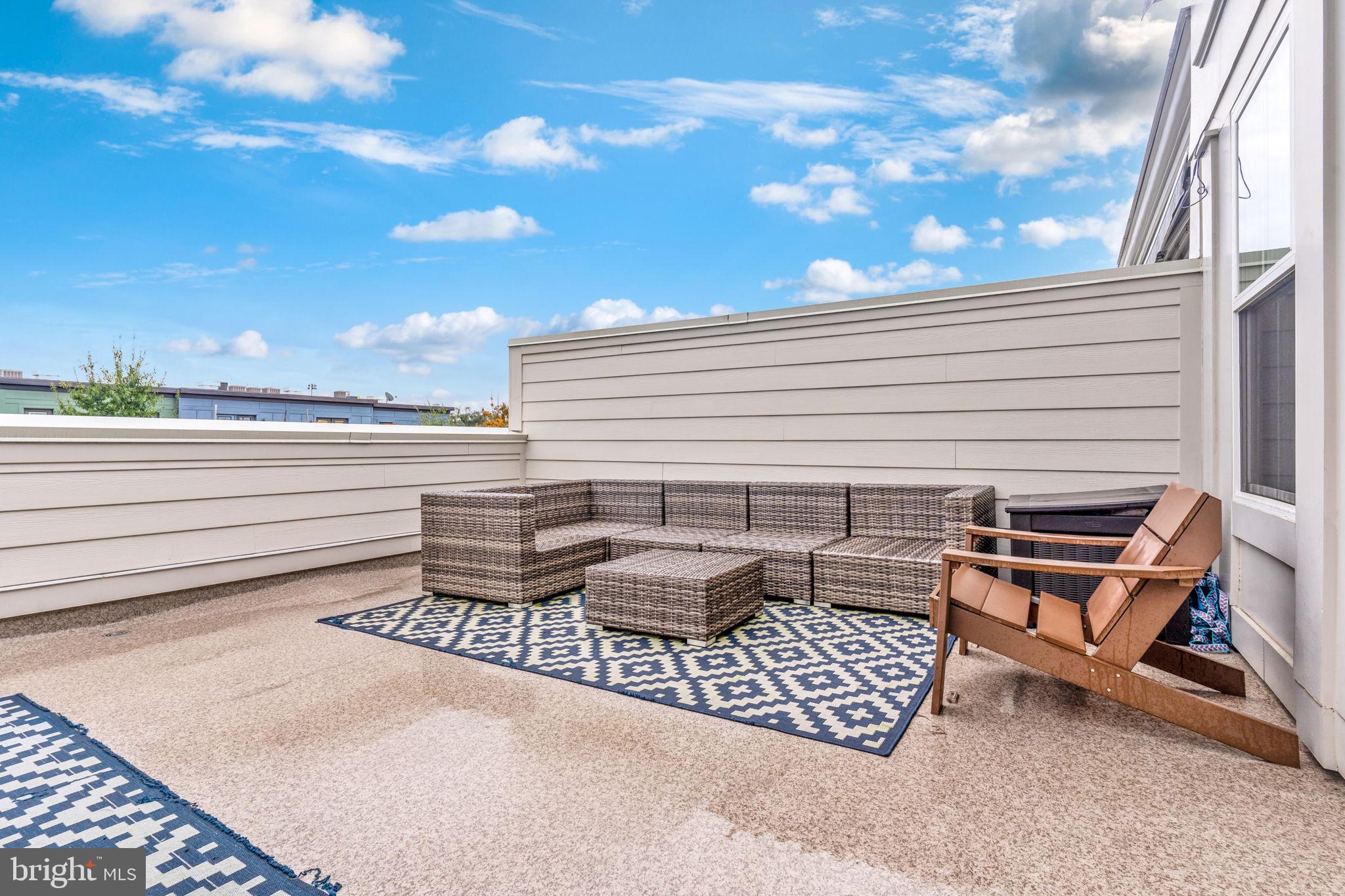 FOUR SEASONS - Residential Lease