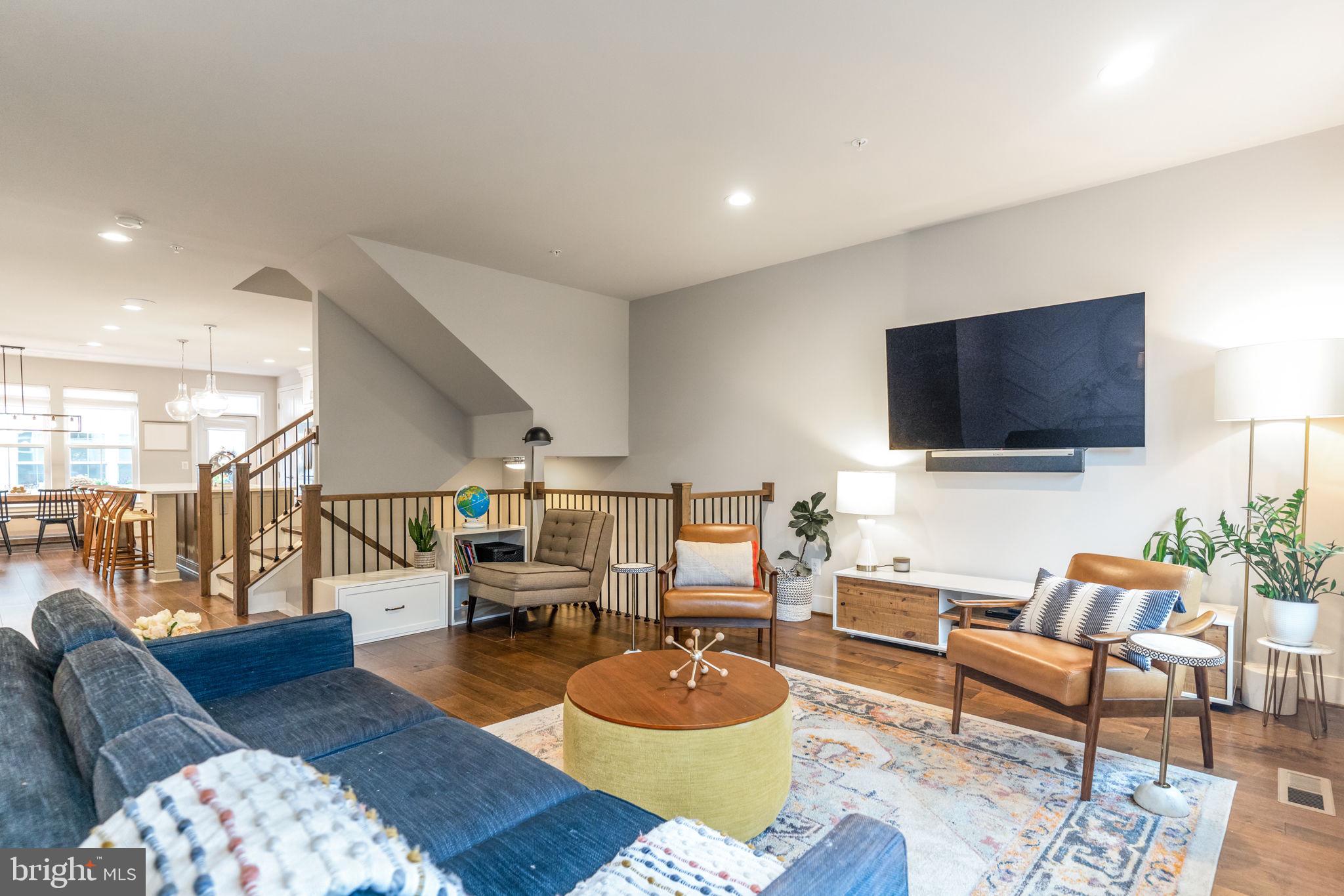 FOUR SEASONS - Residential Lease