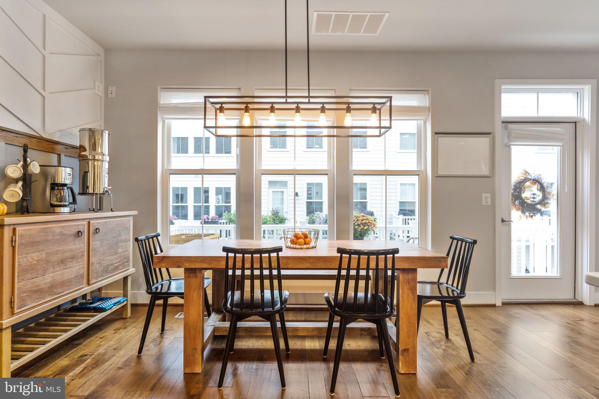 FOUR SEASONS - Residential Lease