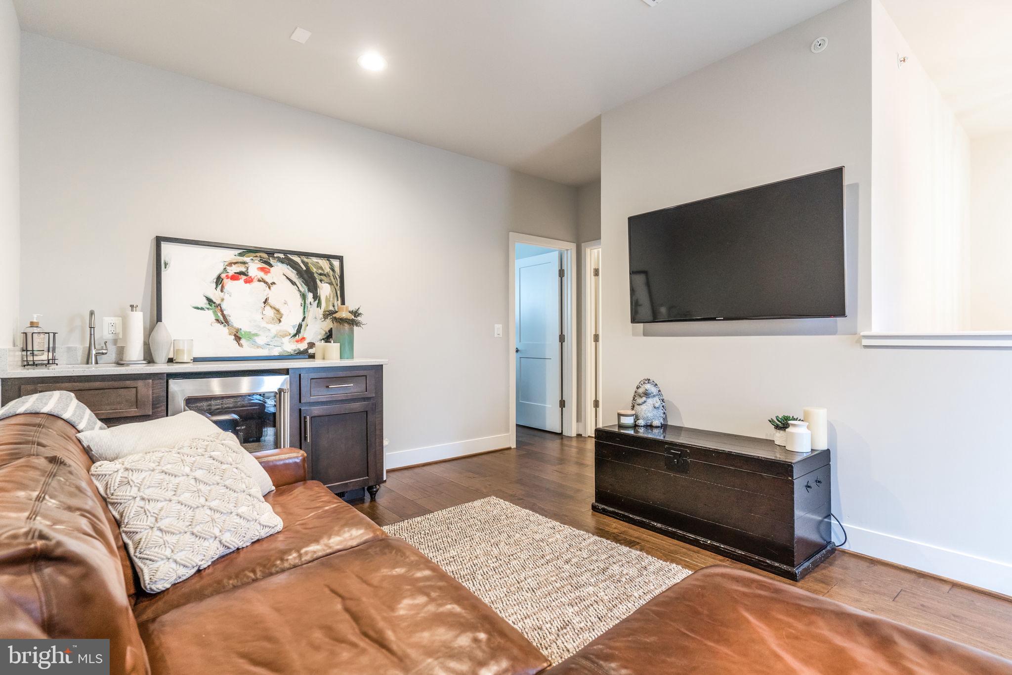 FOUR SEASONS - Residential Lease