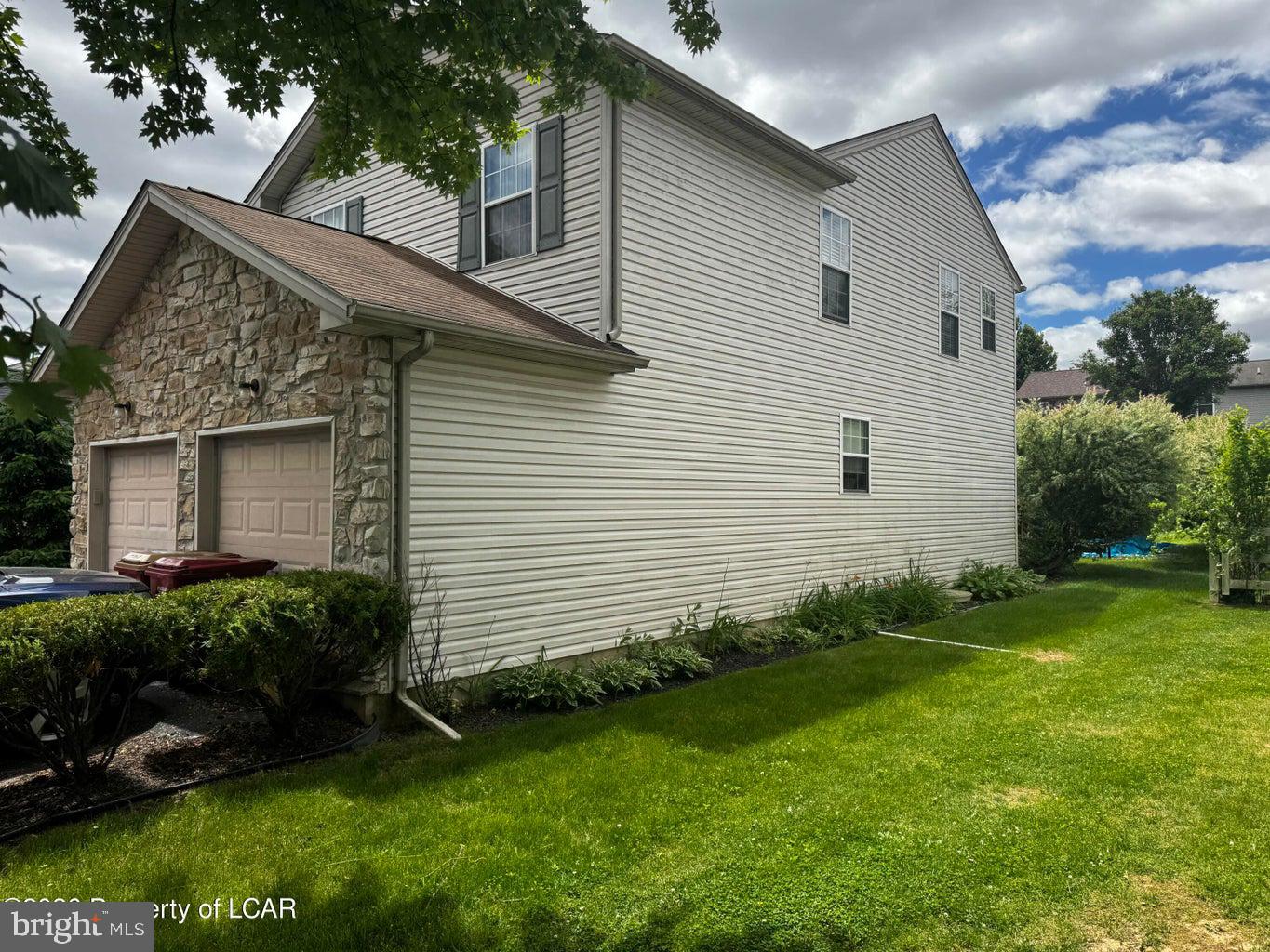 2585 HICKORY DRIVE