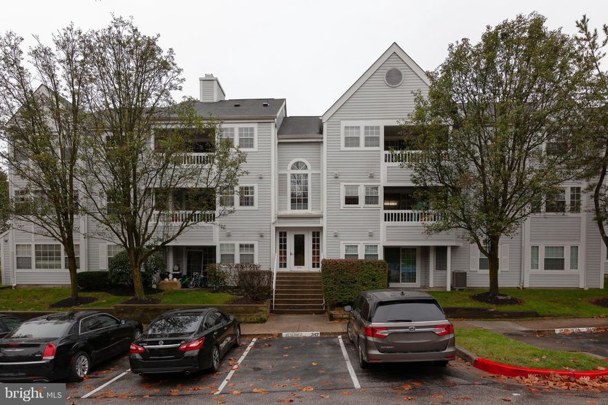 BACK ON THE MARKET!!  BEAUTIFUL 2nd level condo located in desirable Montgomery Run! This unit is ready for you to make it your home.  The updated unit has new countertops, hardwood floors, new carpet throughout the unit,  and freshly painted.  Laundry facilities located inside the home.   Convenient to all major commuter routes!