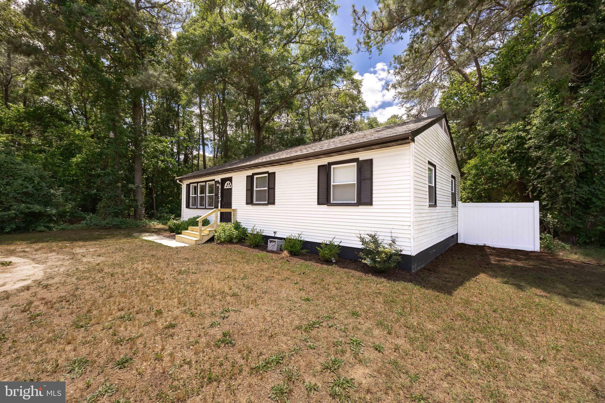 1700 DALE LANE