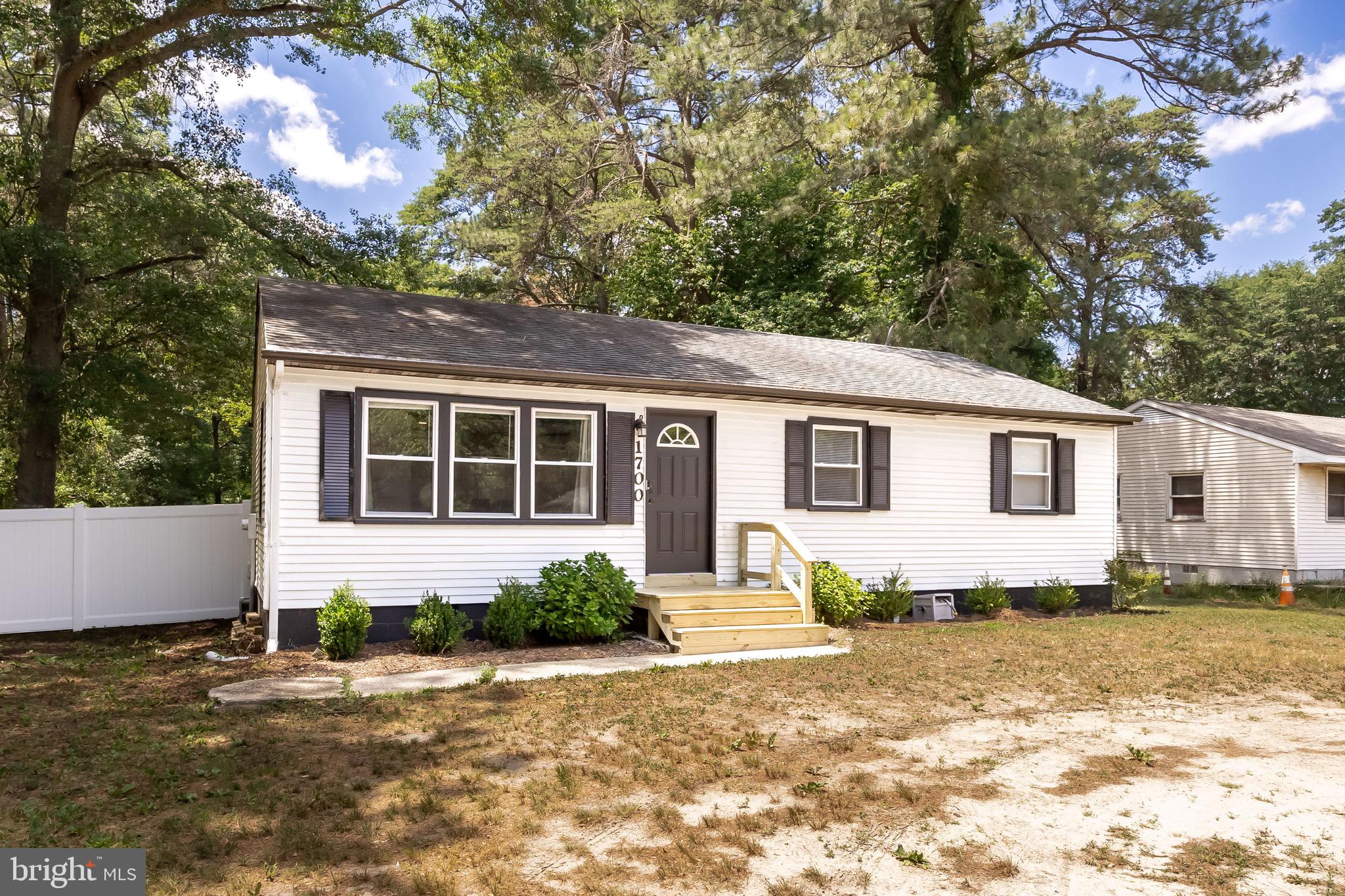 1700 DALE LANE