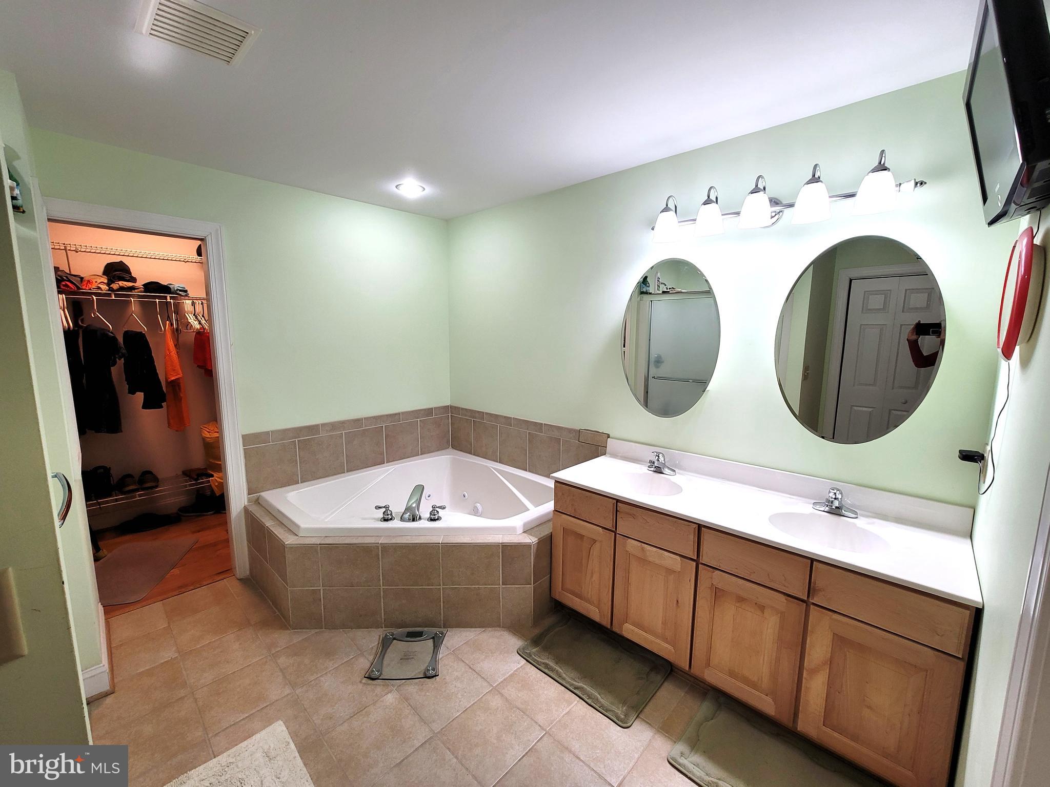 CENTREVILLE - Residential