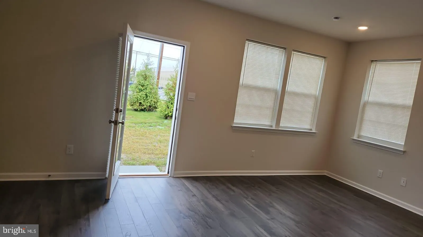 Westampton, New Jersey 08060, United States, 3 Bedrooms Bedrooms, ,3 BathroomsBathrooms,Residential,Pending,47025