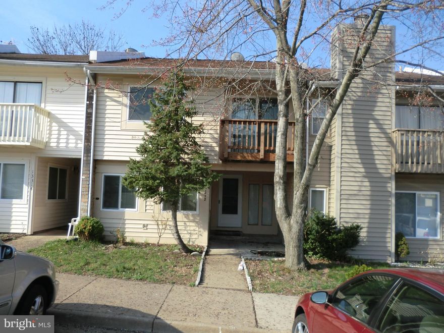 THE BEST DEAL AT REFLECTION LAKE. 3 BEDROOM ,2.5 BATH WITH GRANITE COUNTERS .NEW AC/HEATING SYSTEM. ALL WINDOWS REPLACED.NEW SLIDING DOOR JUST DONE BRICK PATIO IN FENCED BACK YARD, NEW PAINT THROUGHOUT, NEW CARPET.  VACANT JUST GO