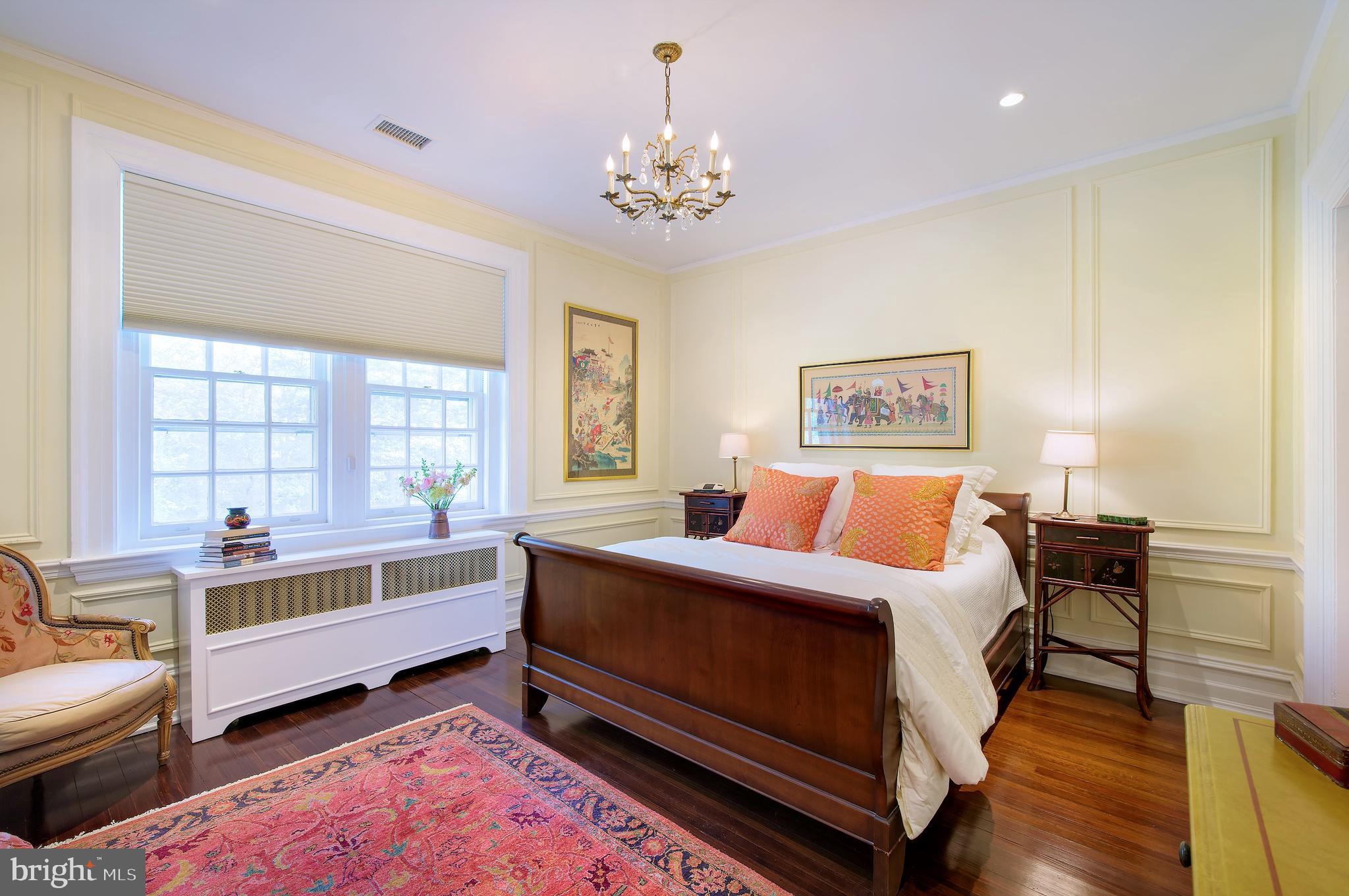 CHESTNUT HILL - Residential