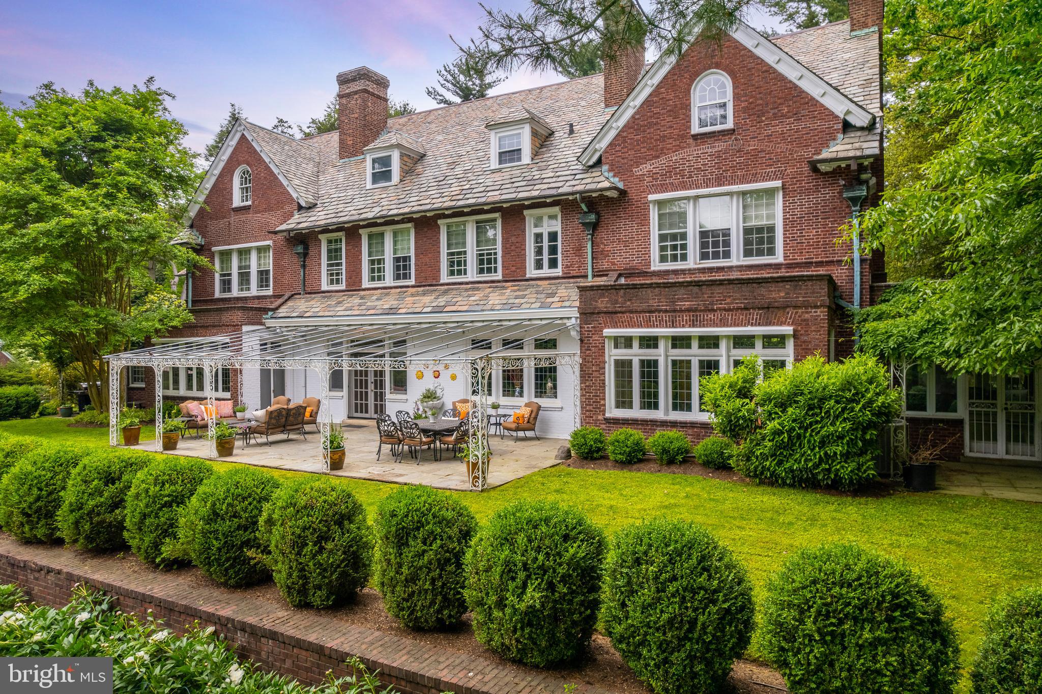 CHESTNUT HILL - Residential