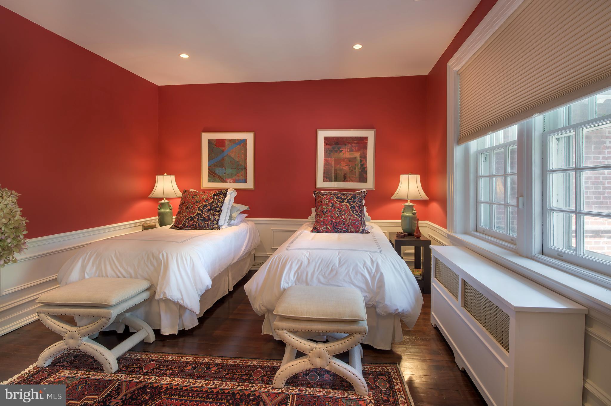 CHESTNUT HILL - Residential