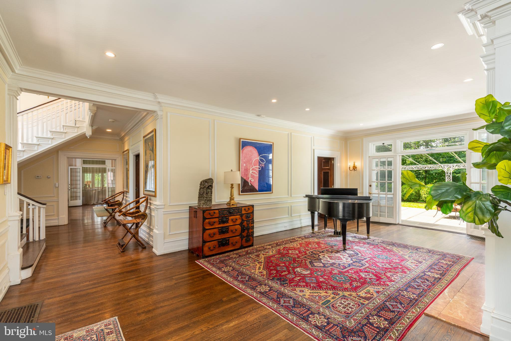 CHESTNUT HILL - Residential