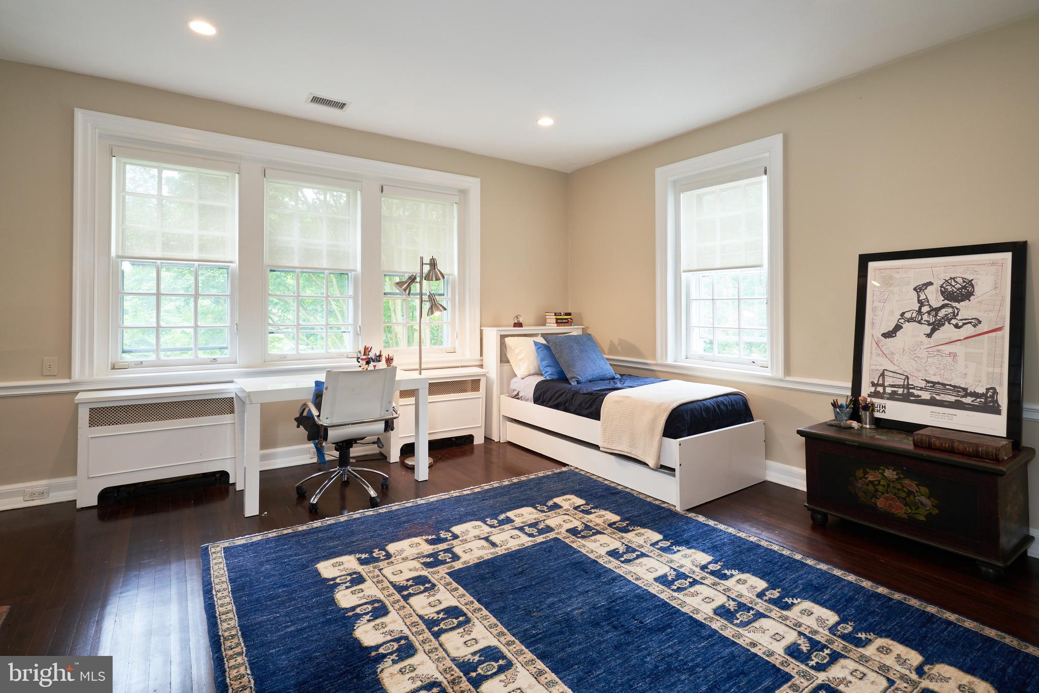 CHESTNUT HILL - Residential