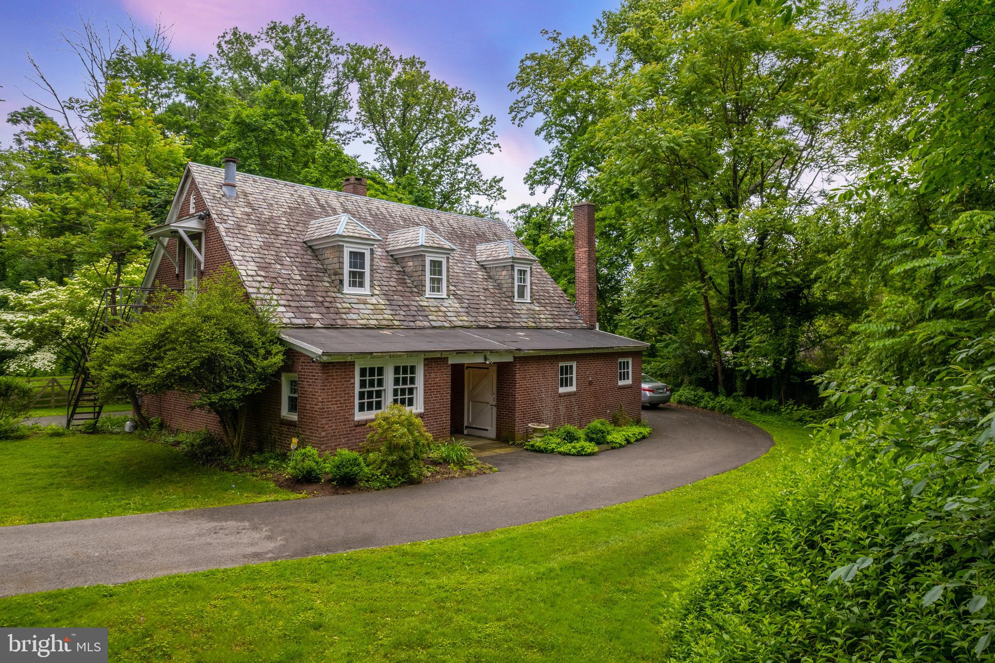 CHESTNUT HILL - Residential