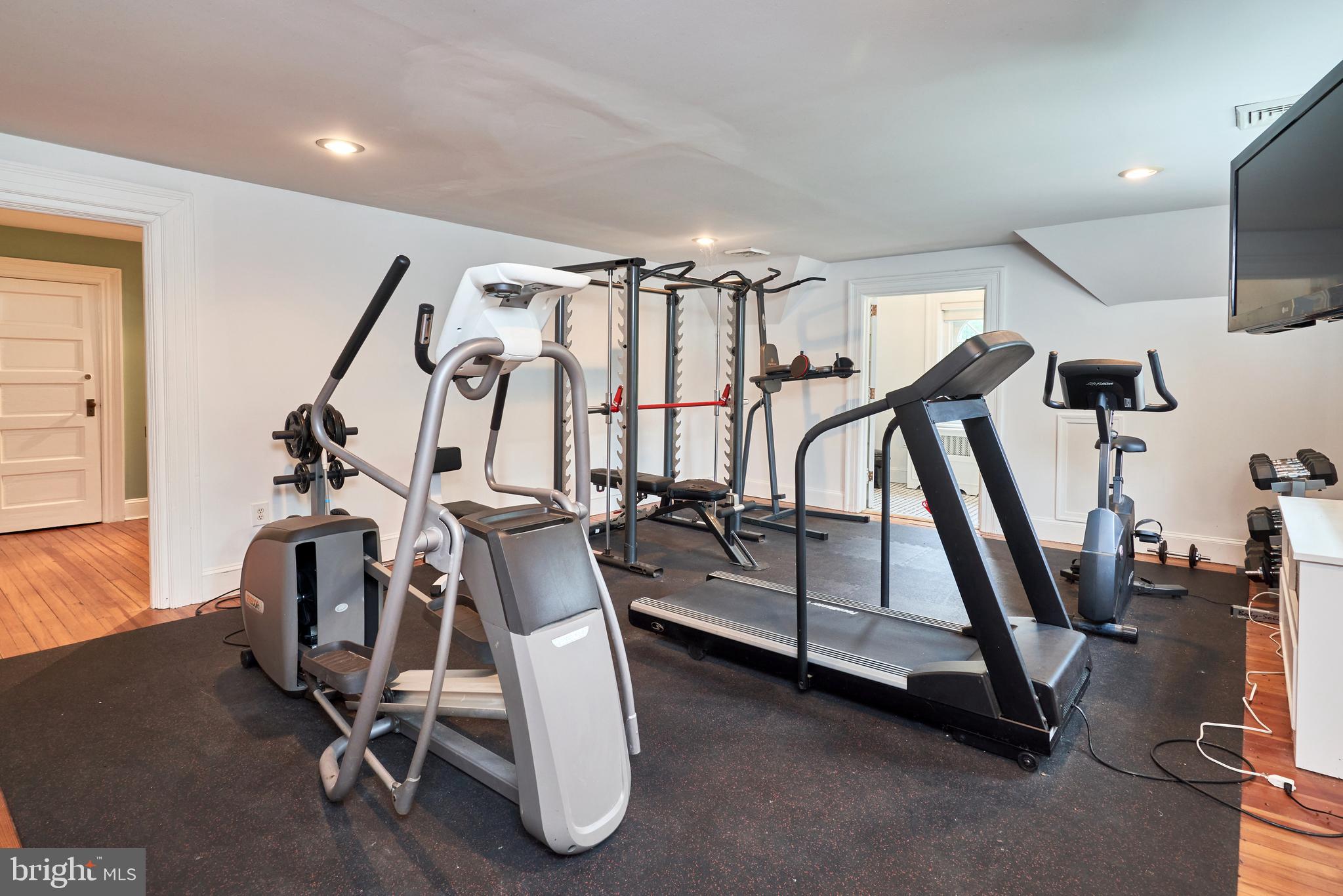 CHESTNUT HILL - Residential