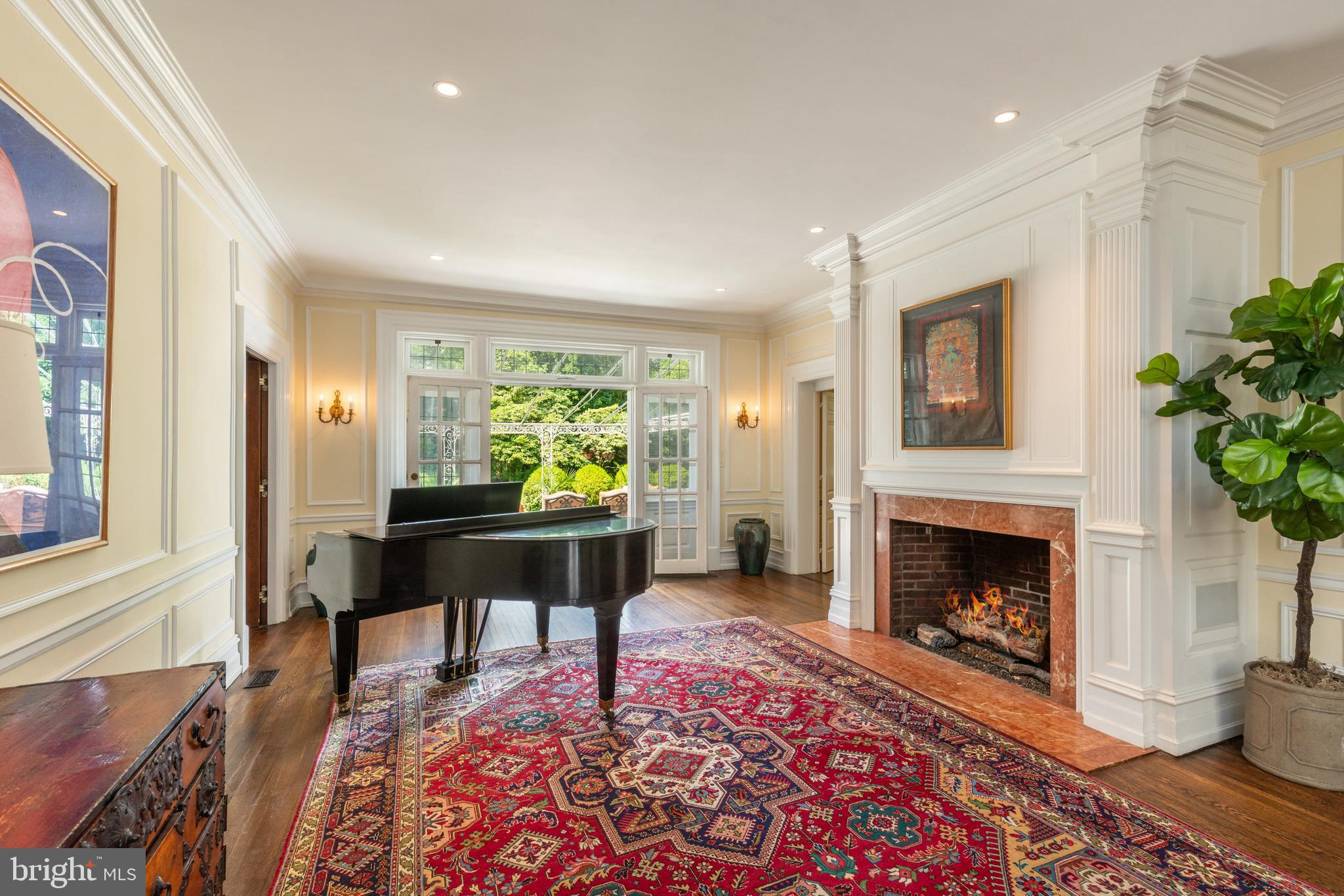 CHESTNUT HILL - Residential