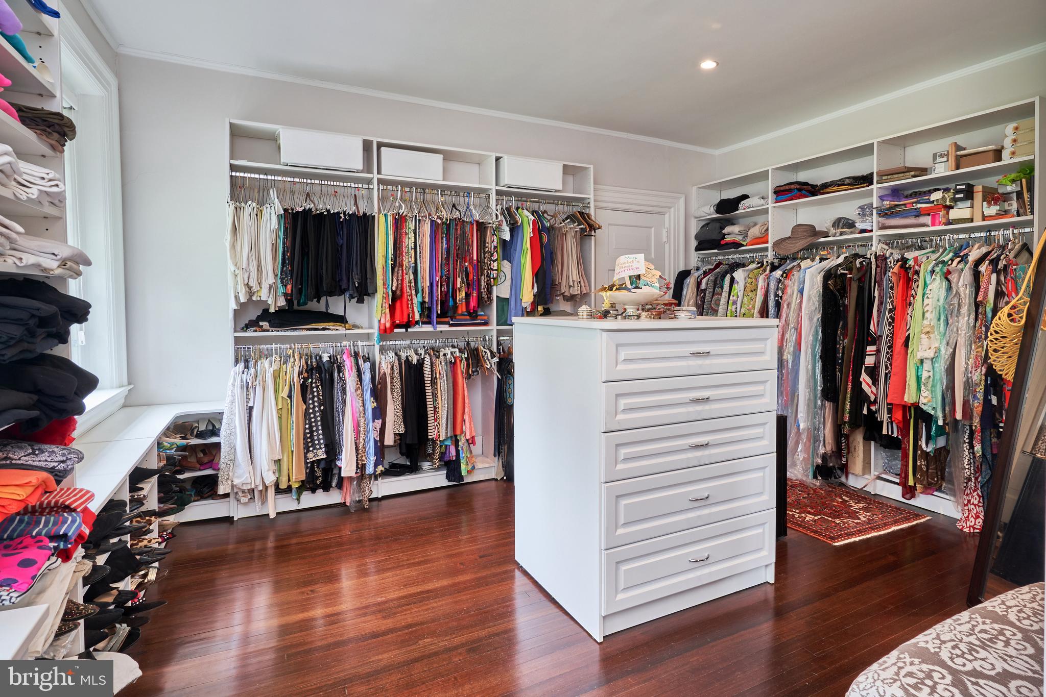 CHESTNUT HILL - Residential