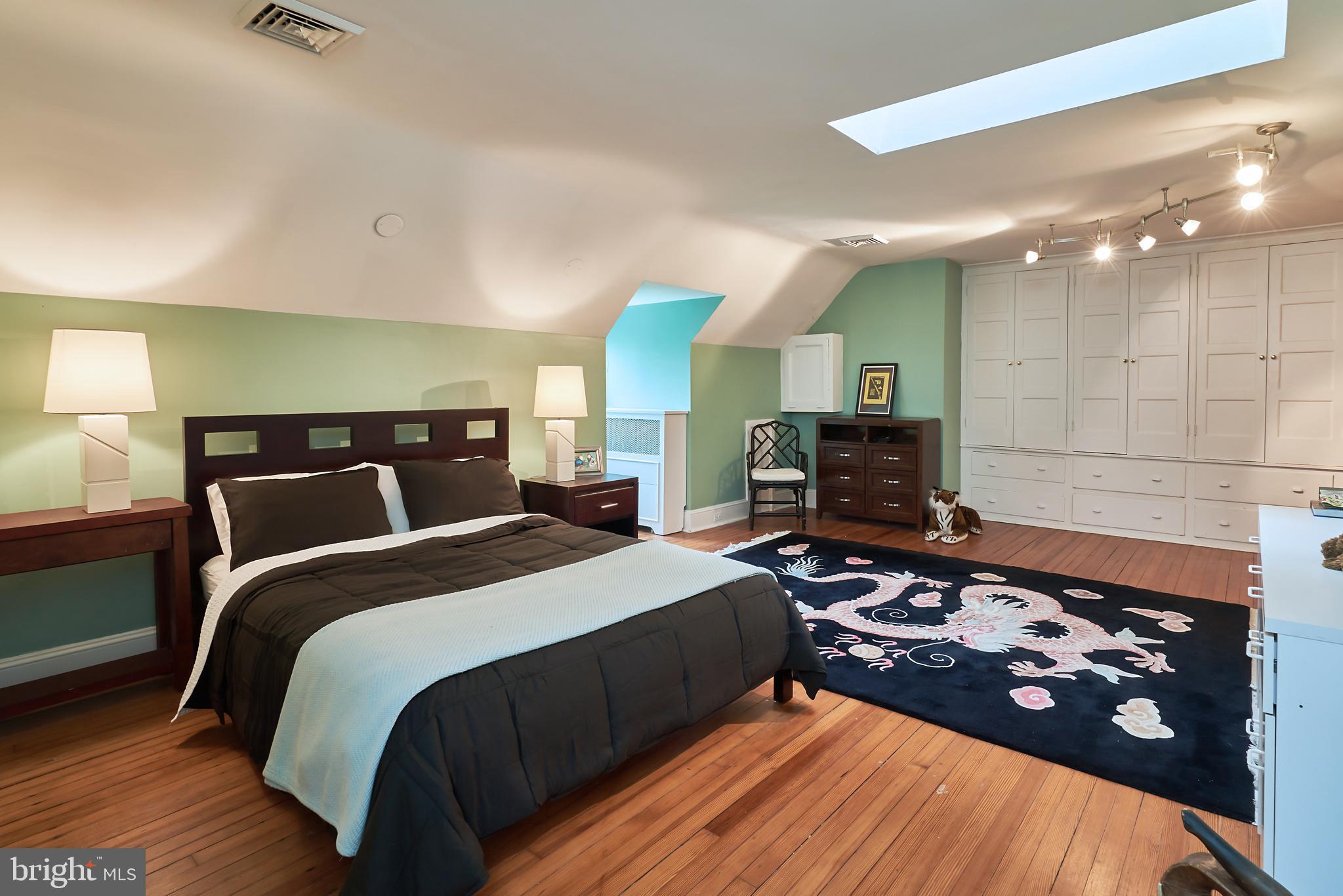 CHESTNUT HILL - Residential