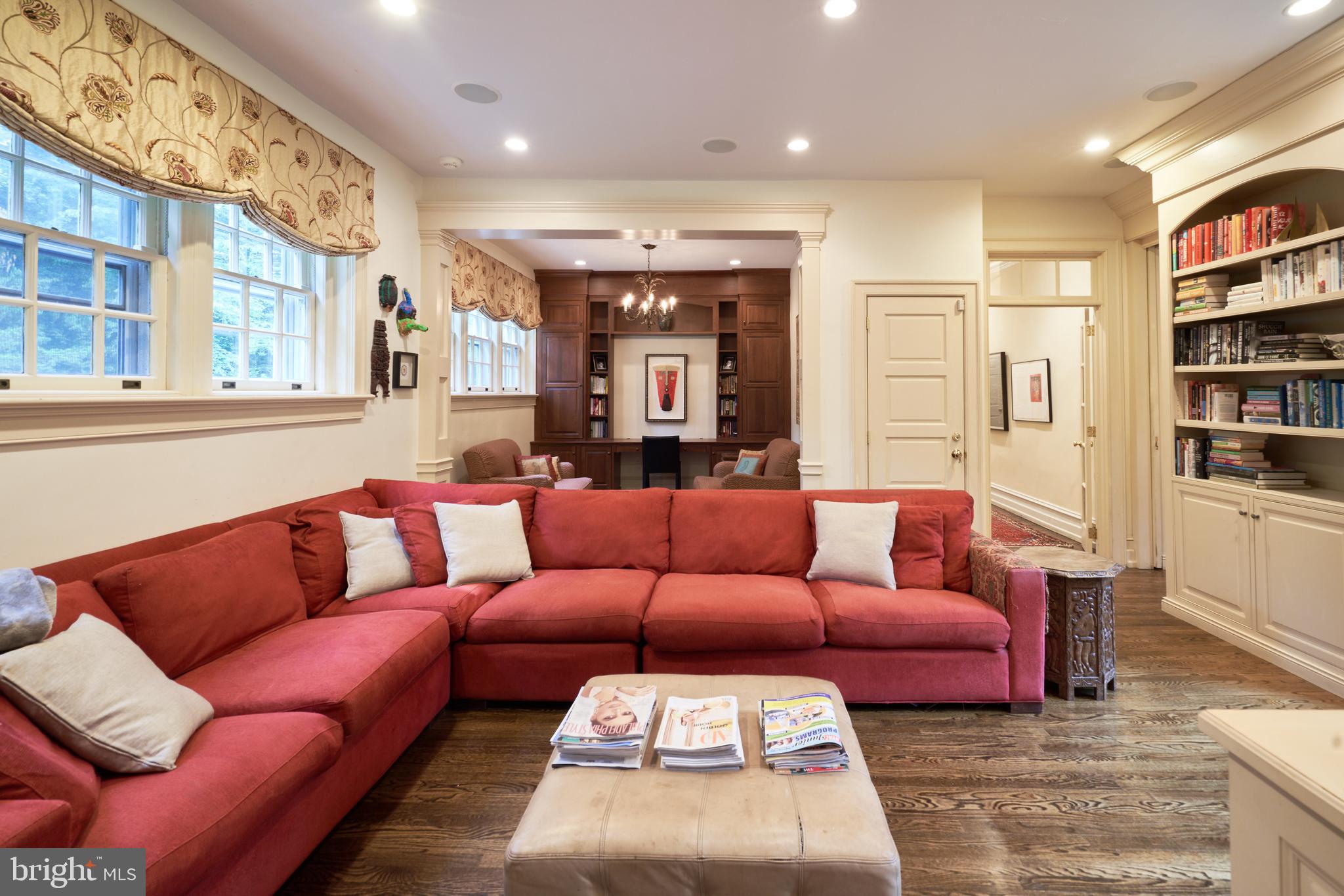 CHESTNUT HILL - Residential