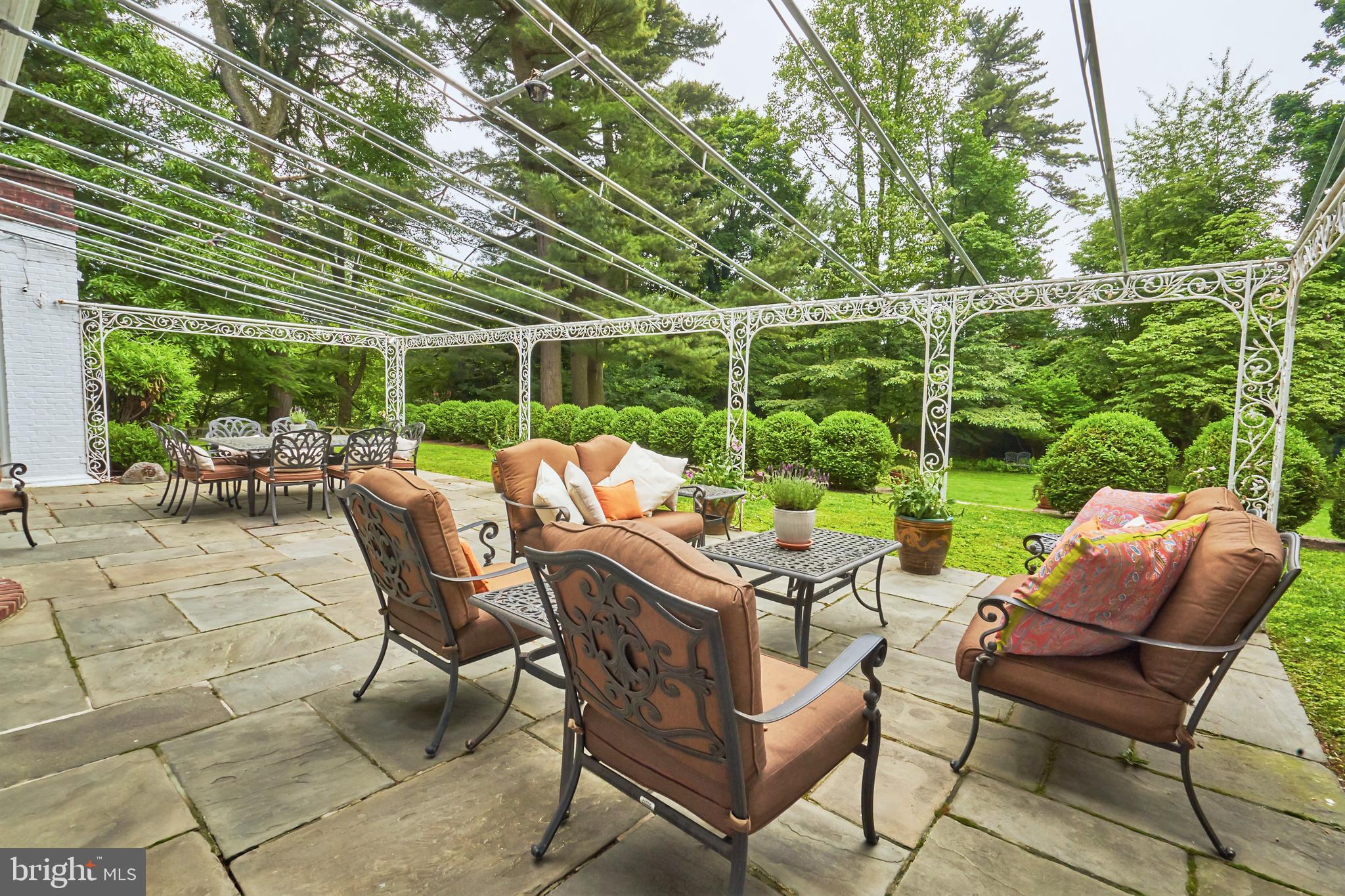 CHESTNUT HILL - Residential