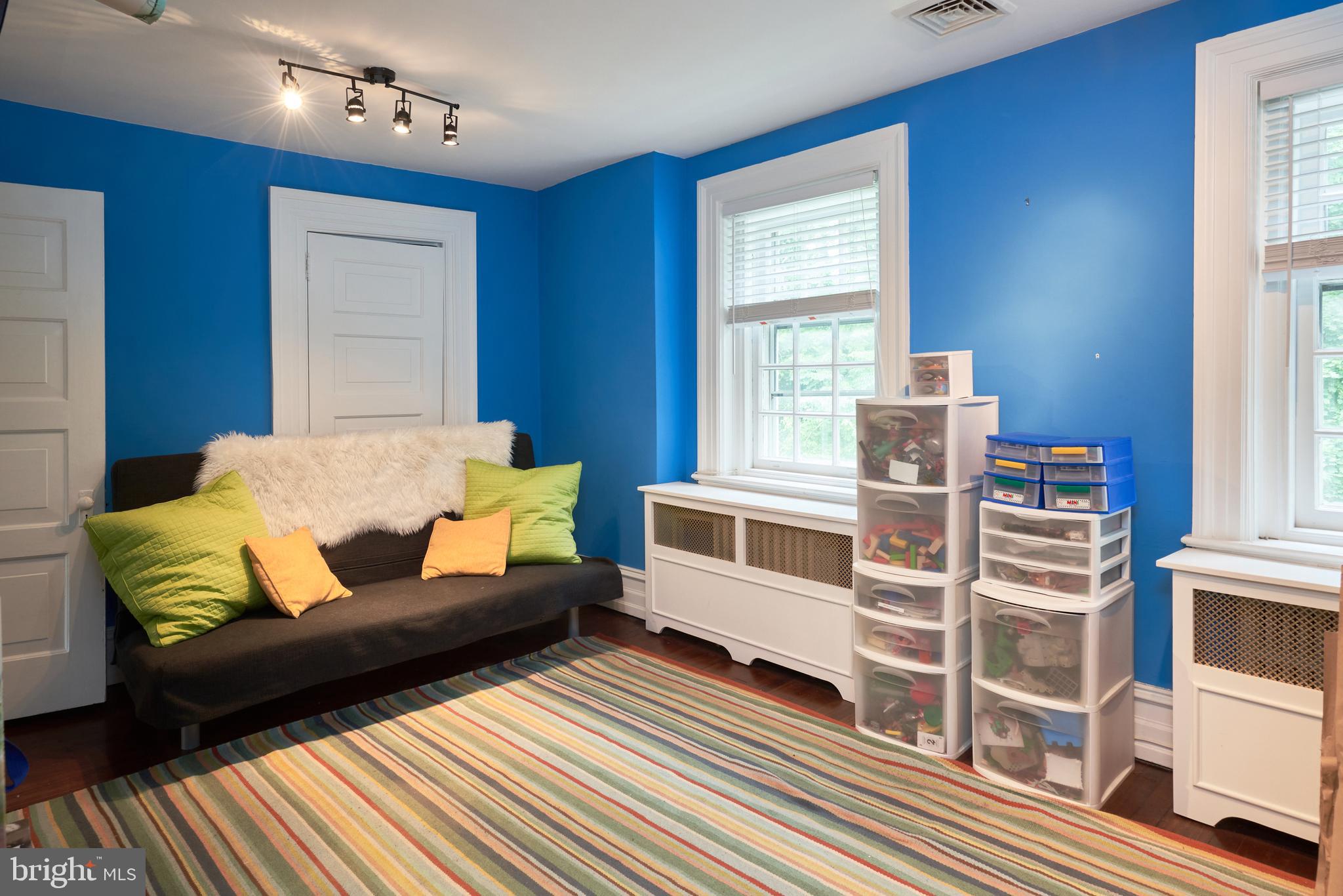 CHESTNUT HILL - Residential