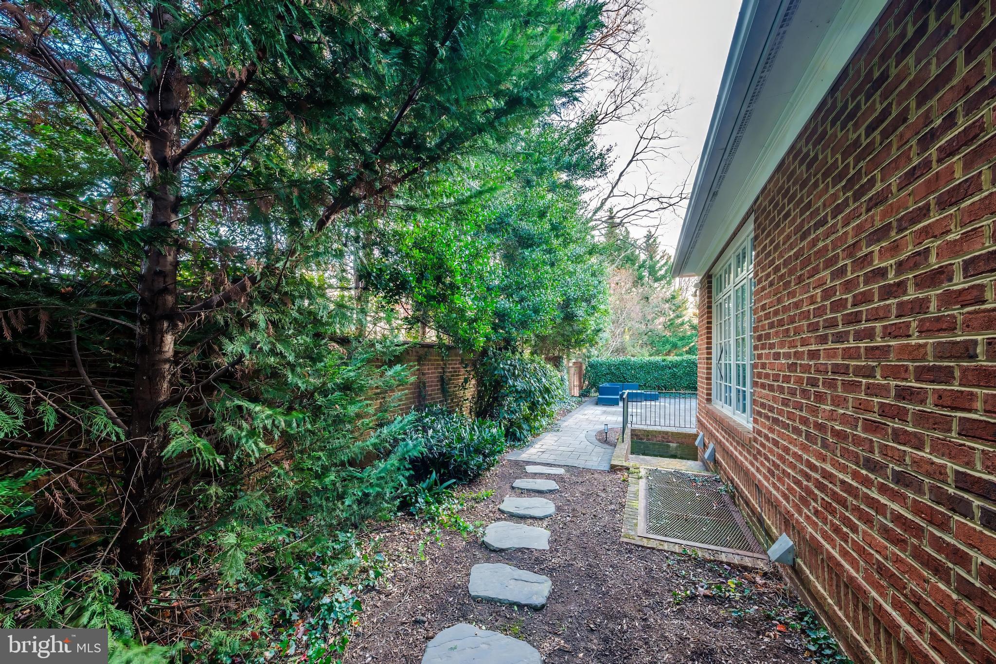 MAPLEWOOD - Residential