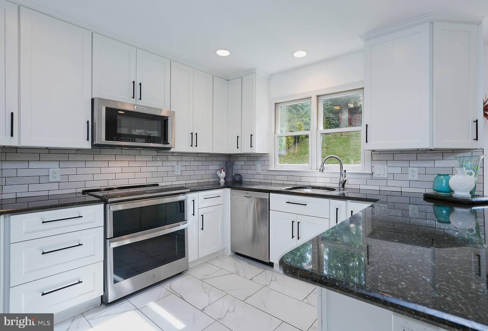 WOODSIDE FOREST - Residential