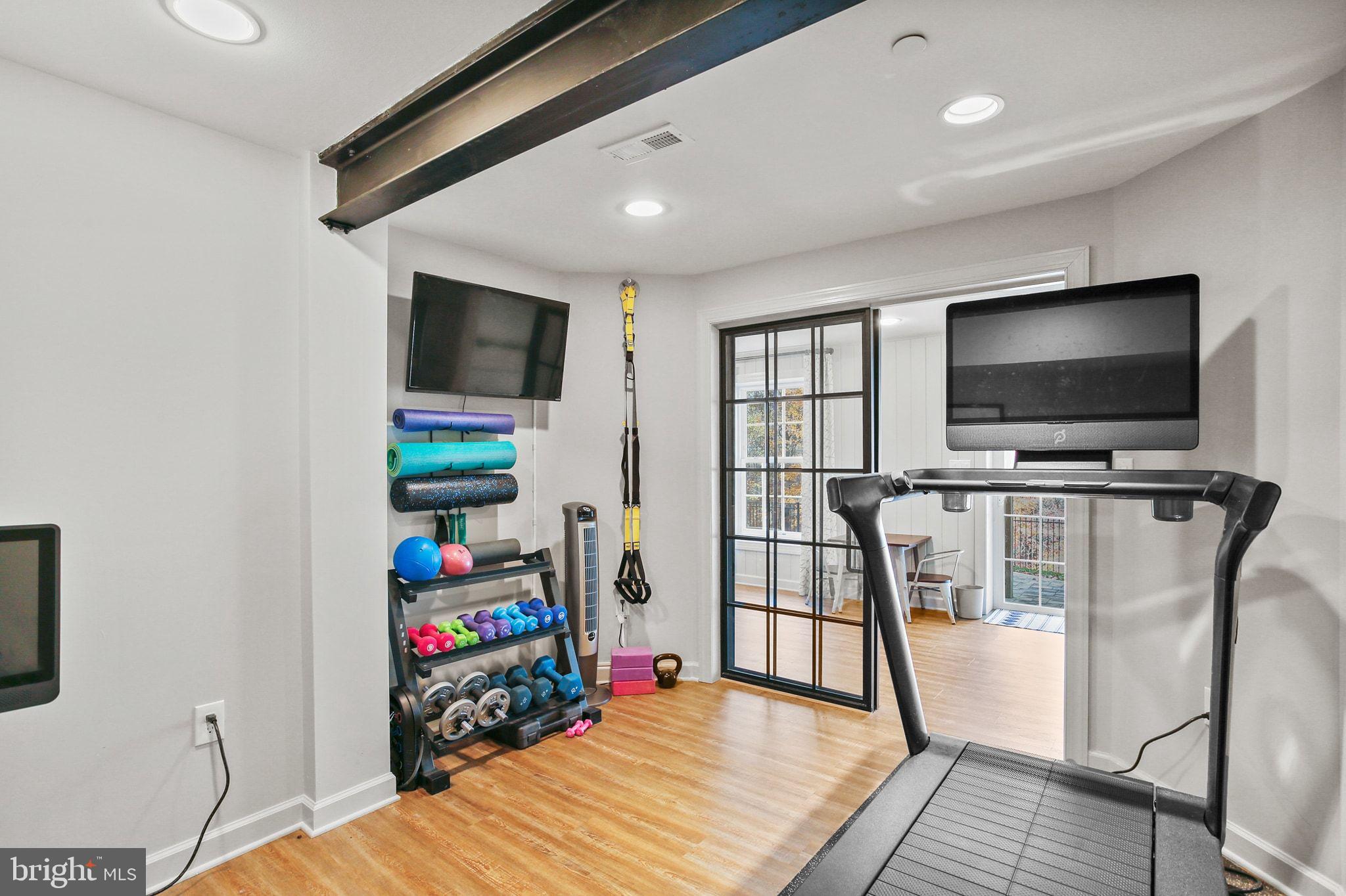 HOLLIFIELD HILLS - Residential