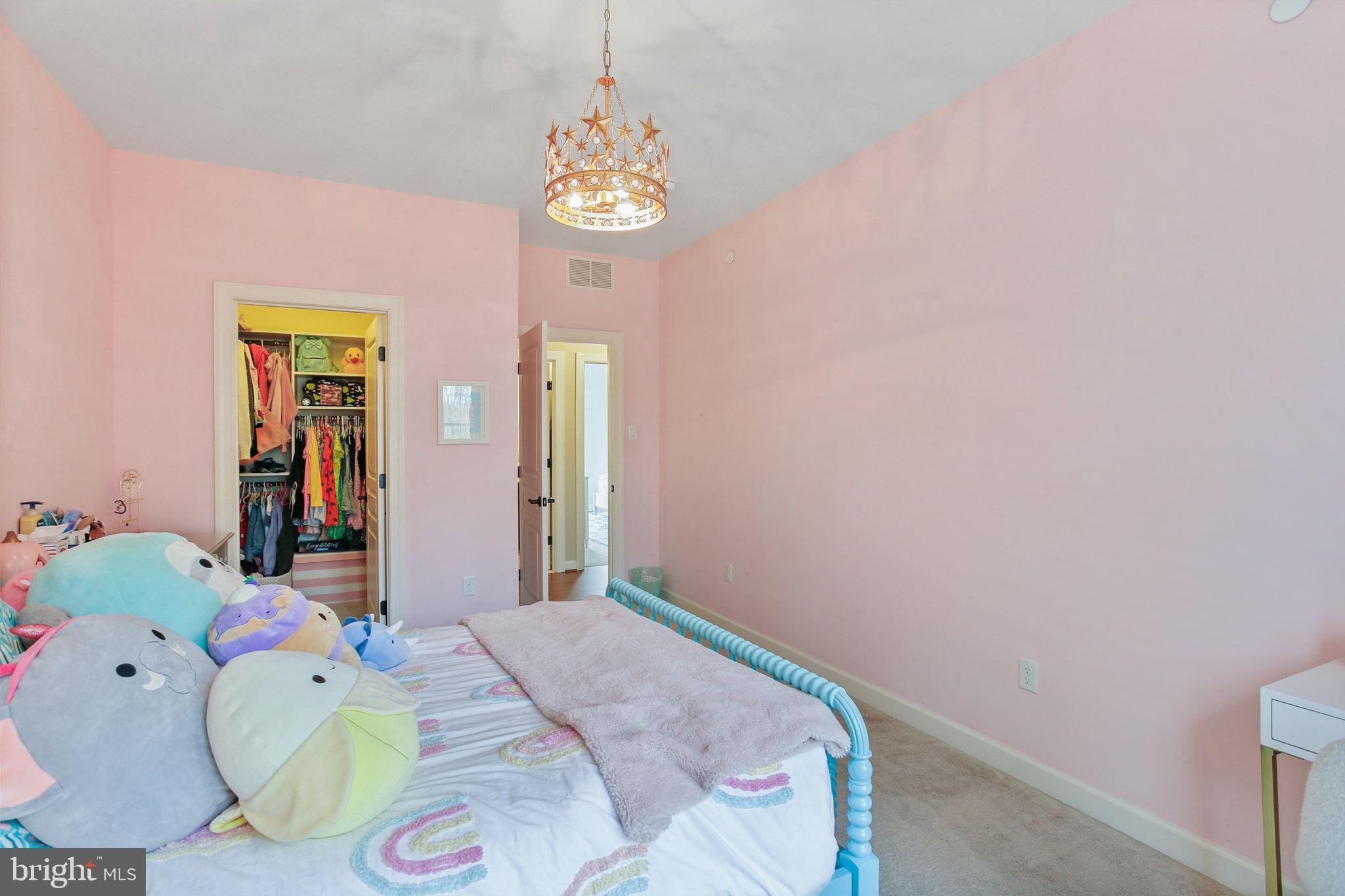 HOLLIFIELD HILLS - Residential