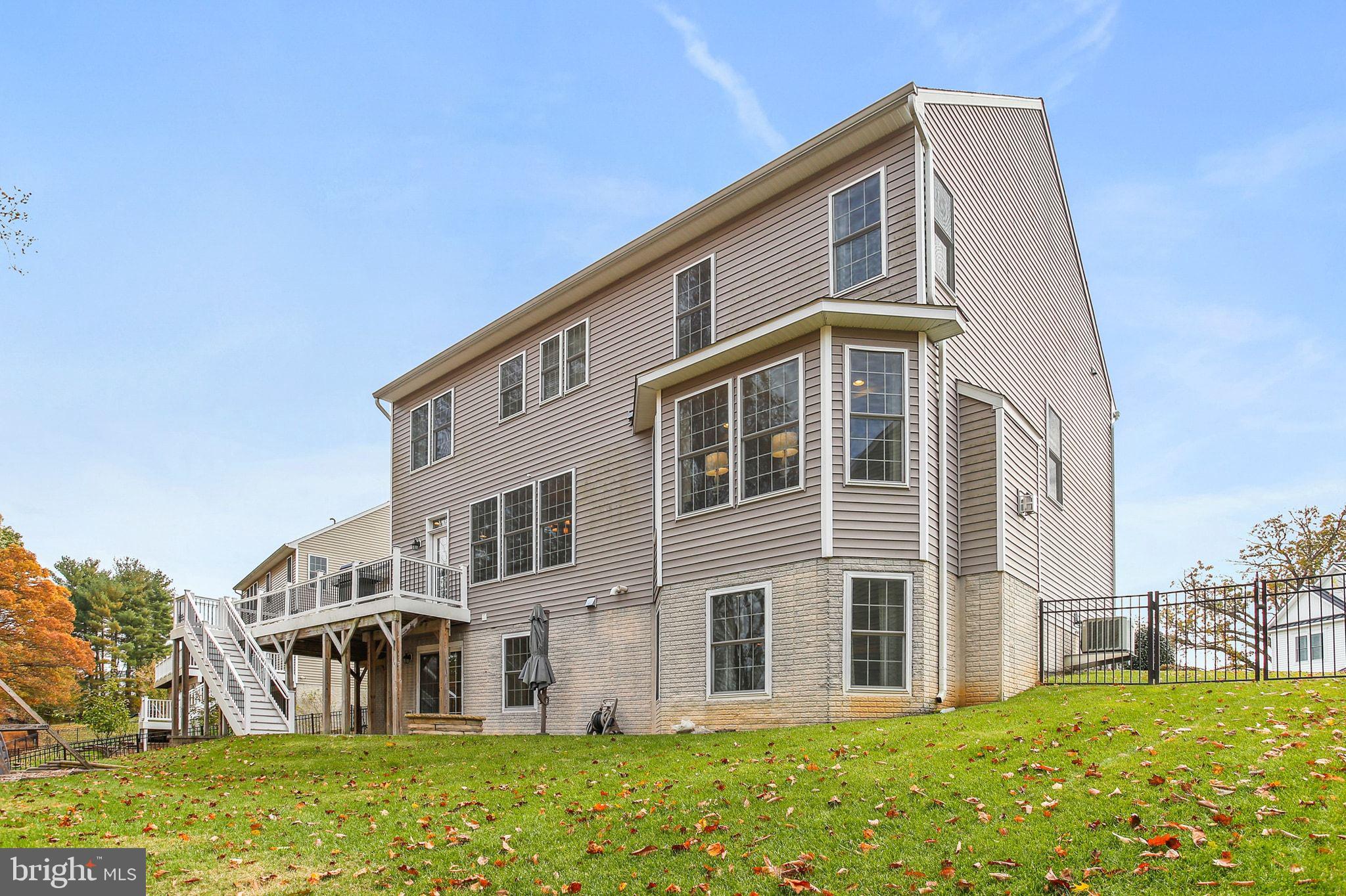 HOLLIFIELD HILLS - Residential