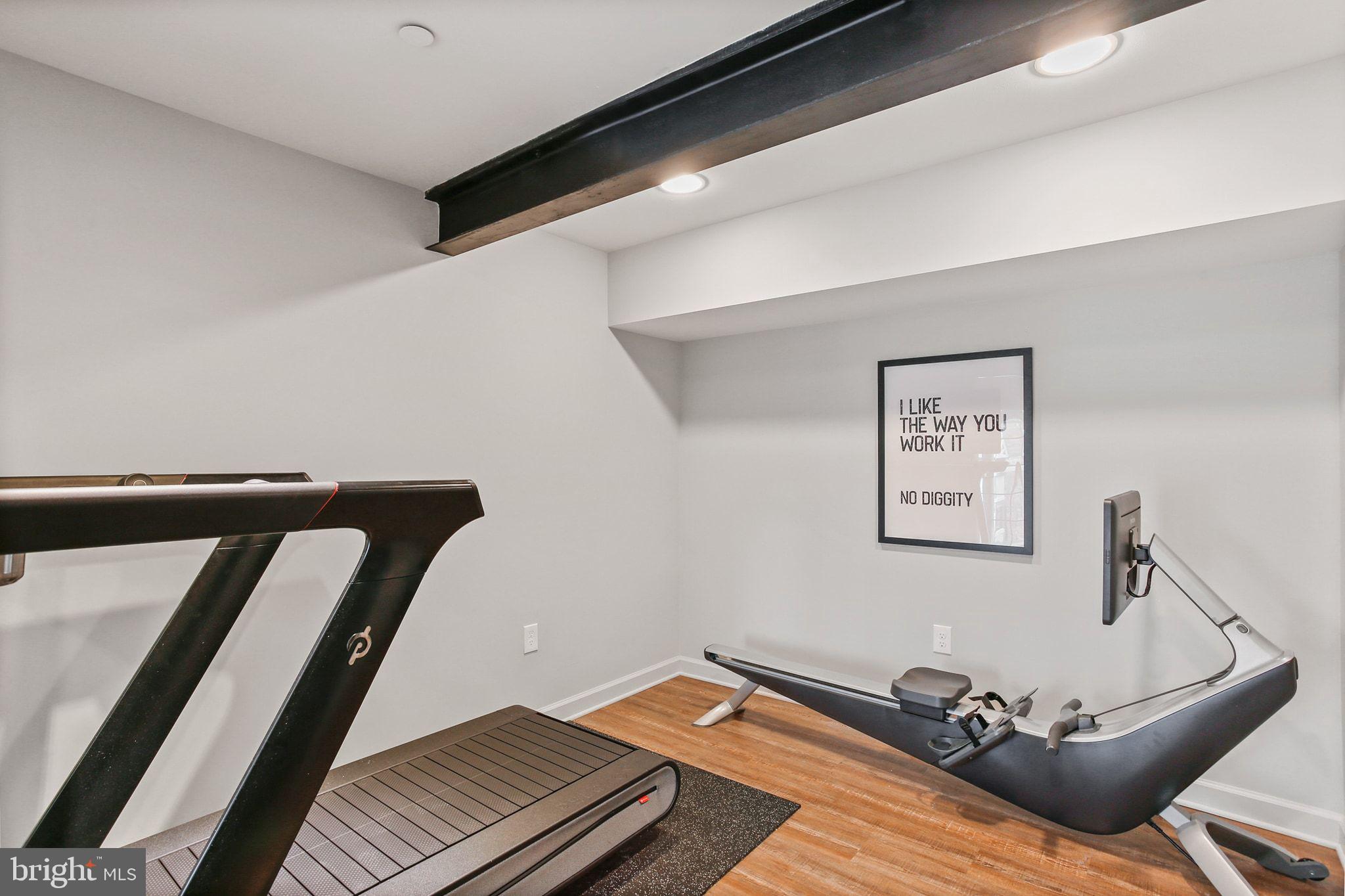 HOLLIFIELD HILLS - Residential