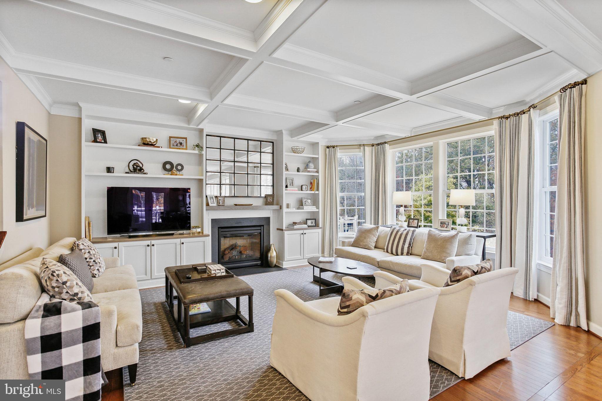 HOLLIFIELD HILLS - Residential