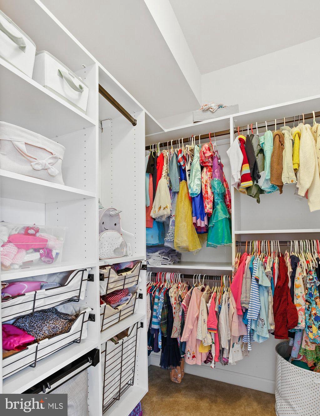 HOLLIFIELD HILLS - Residential