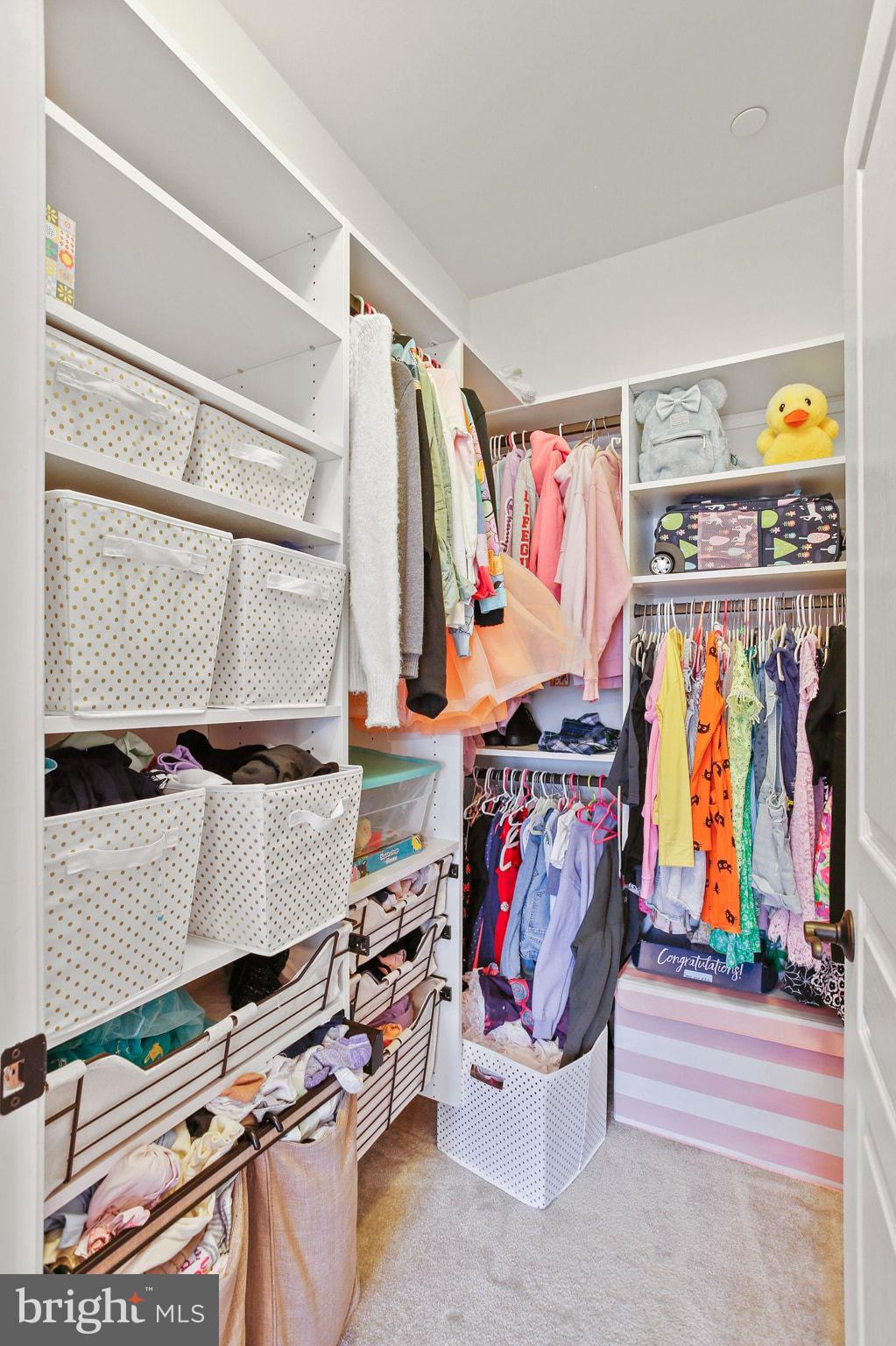 HOLLIFIELD HILLS - Residential